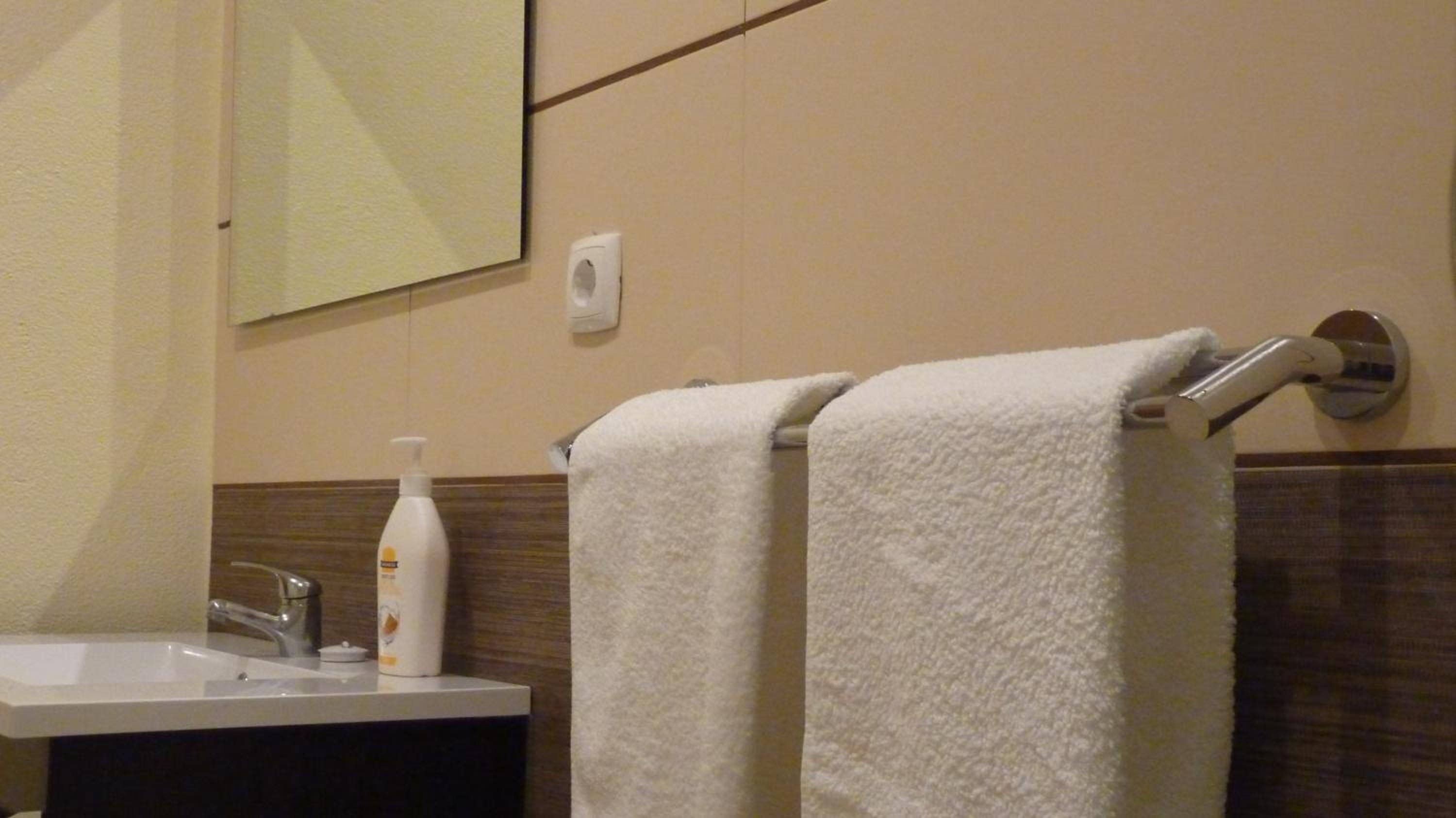 AZORES GARDEN HOUSE - Private Suites & Apartments - Automatic Self Check-in photo 47 of 78