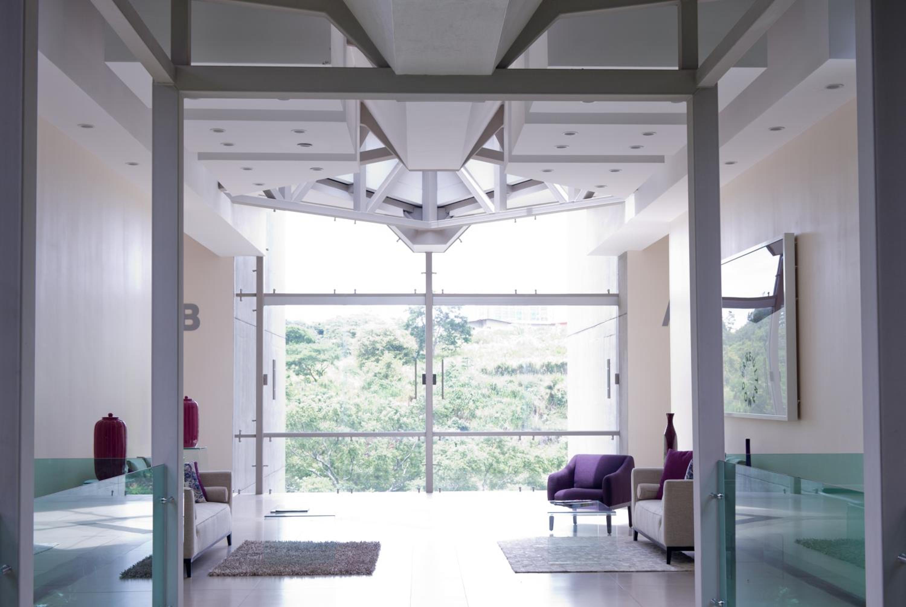Modern 3 Bedroom Apartment
