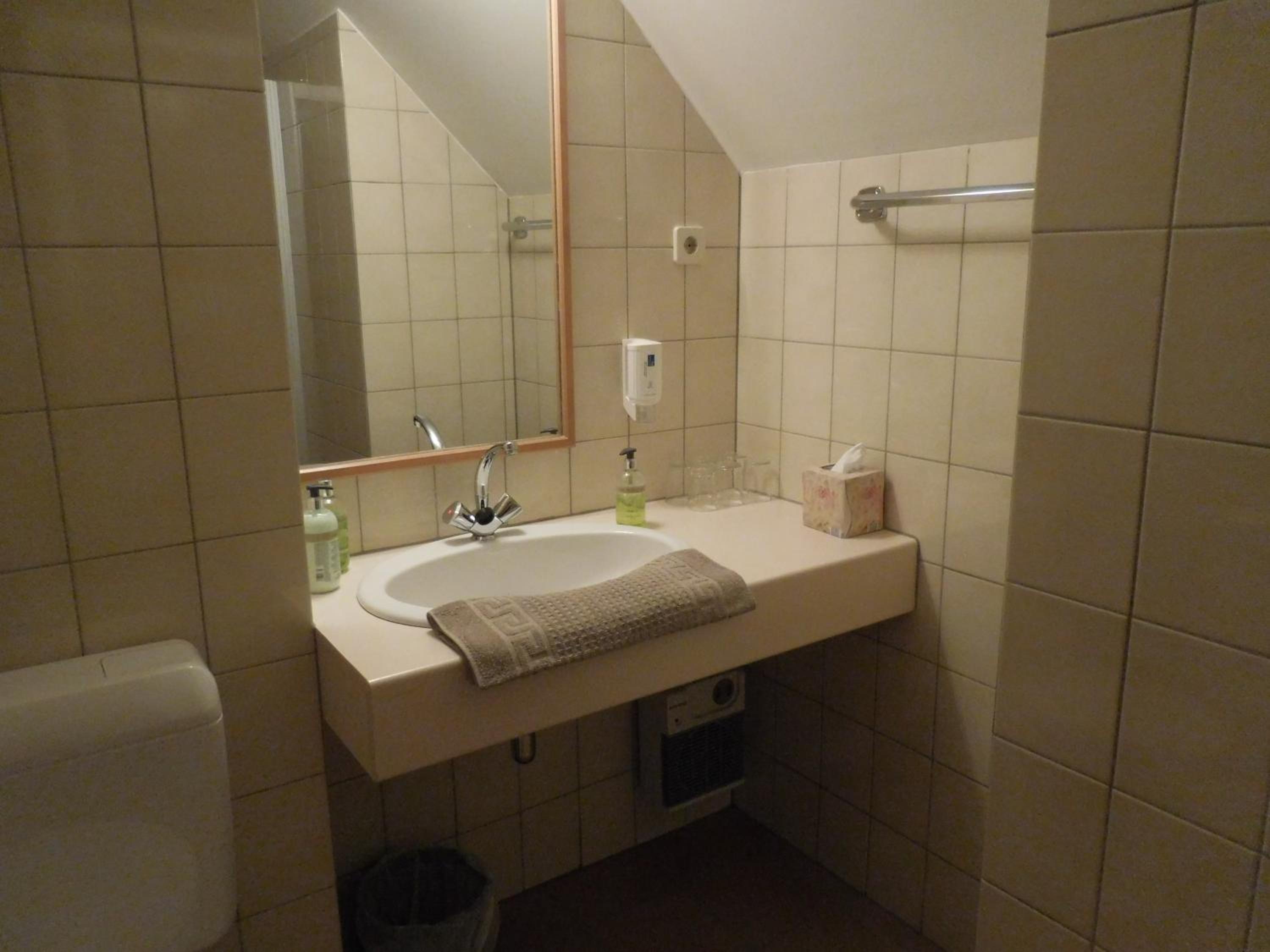 Photo 10