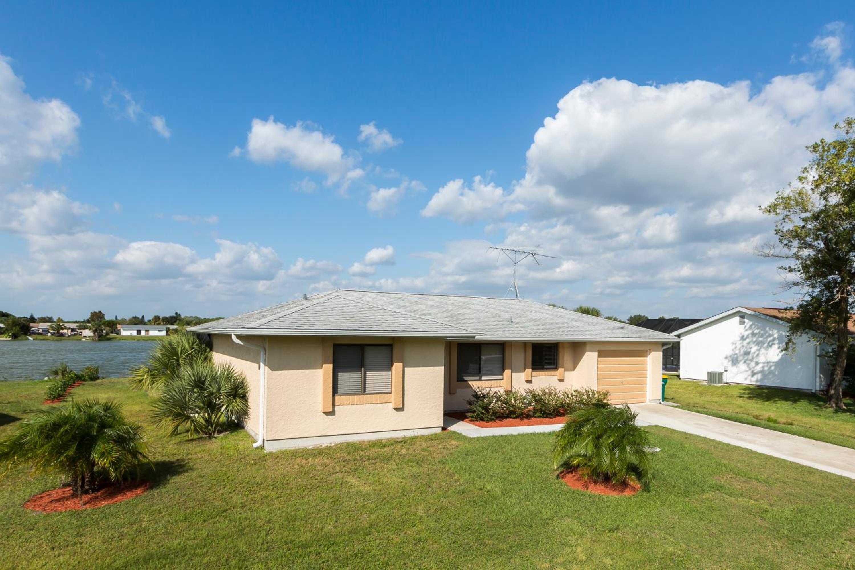 Punta Gorda Vacations - Lilsis by the Lake - Property Image 1