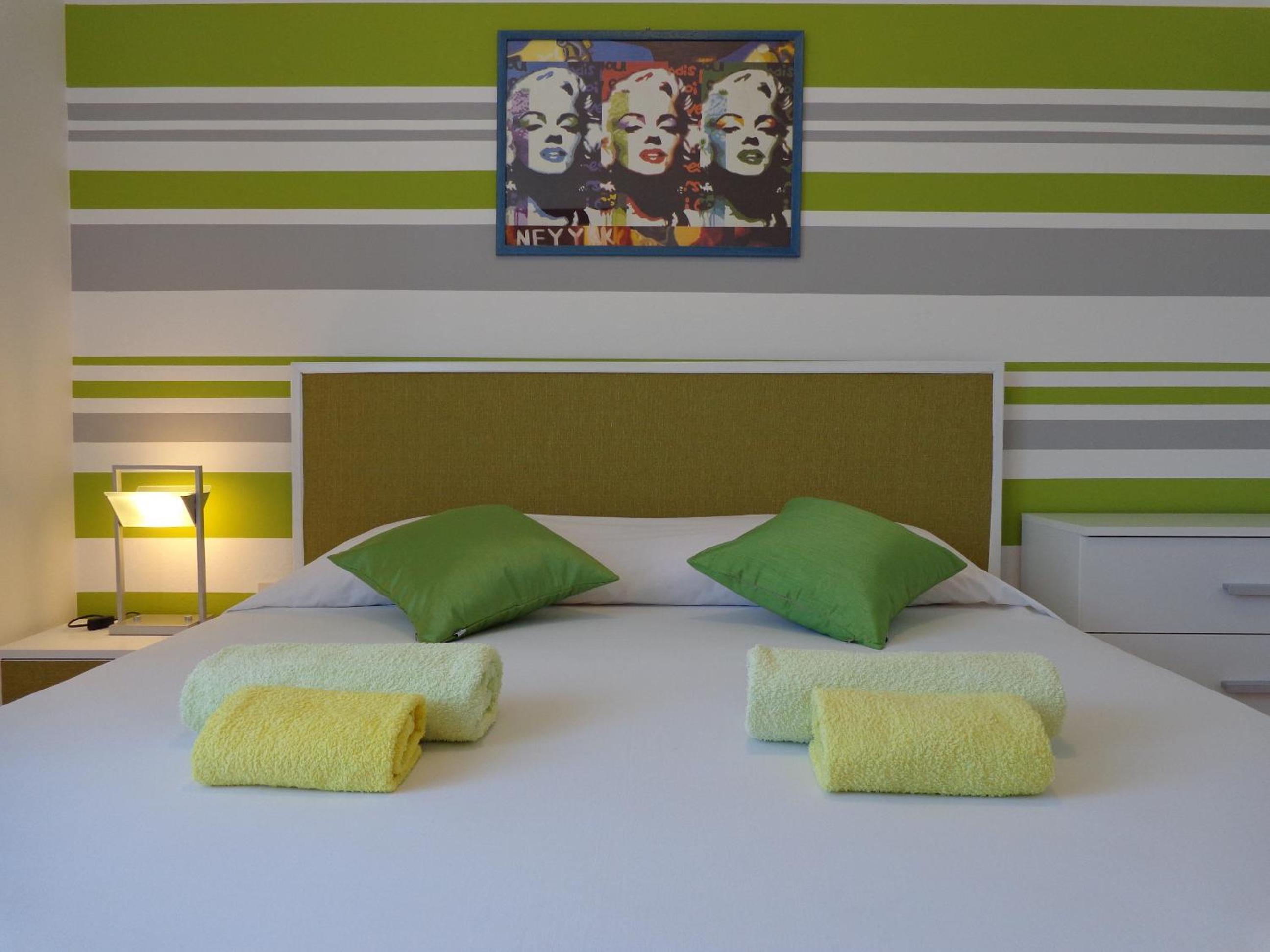 Hollywood rooms