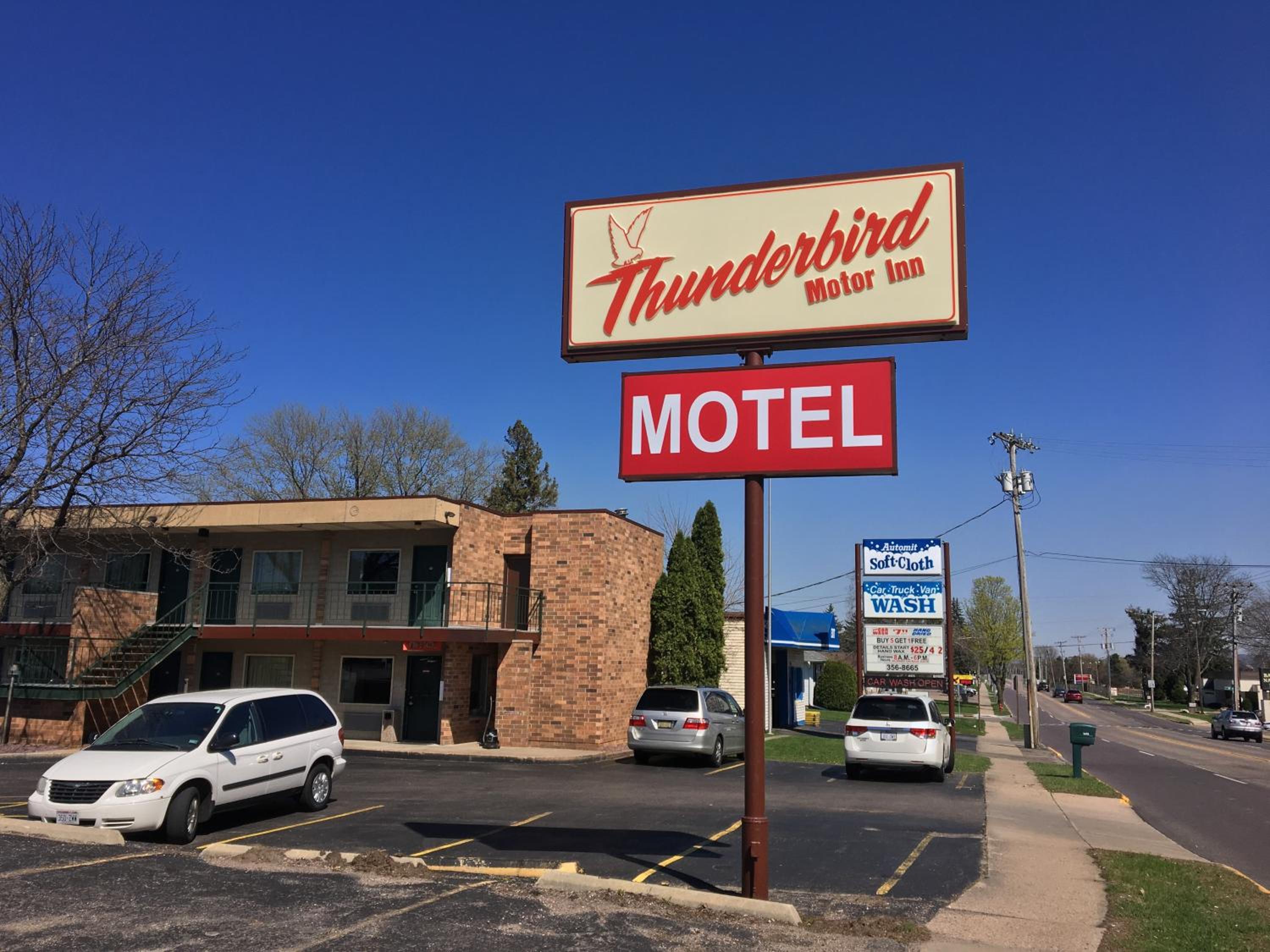 Hotel Thunderbird Motor Inn - Image 1