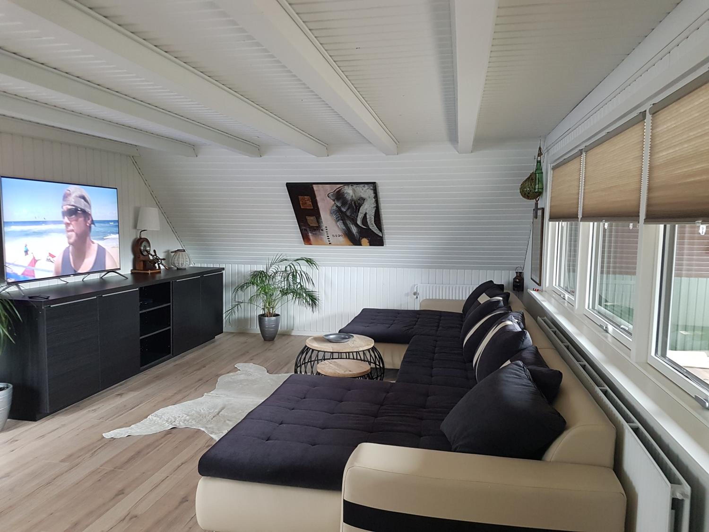 Surfers lounge