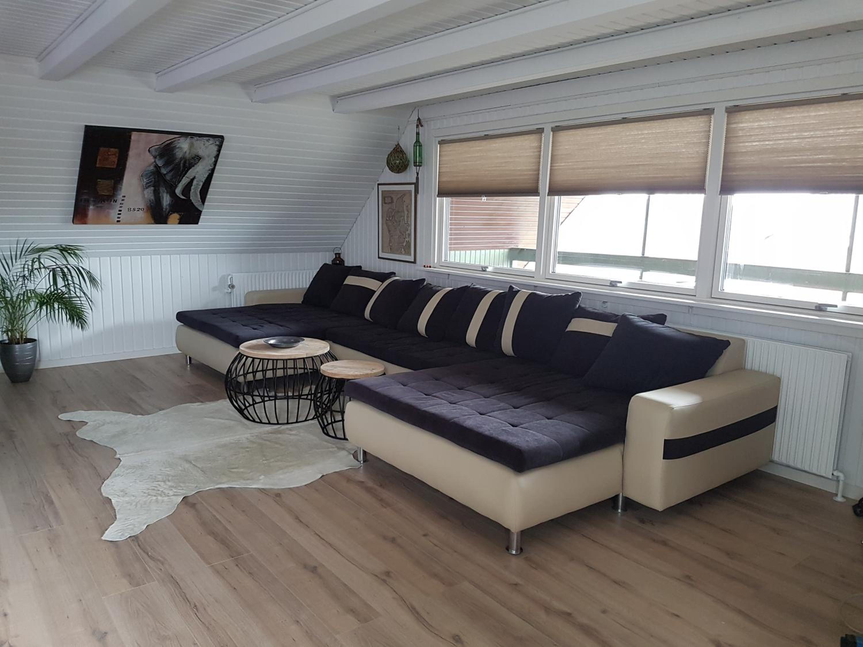 Surfers lounge