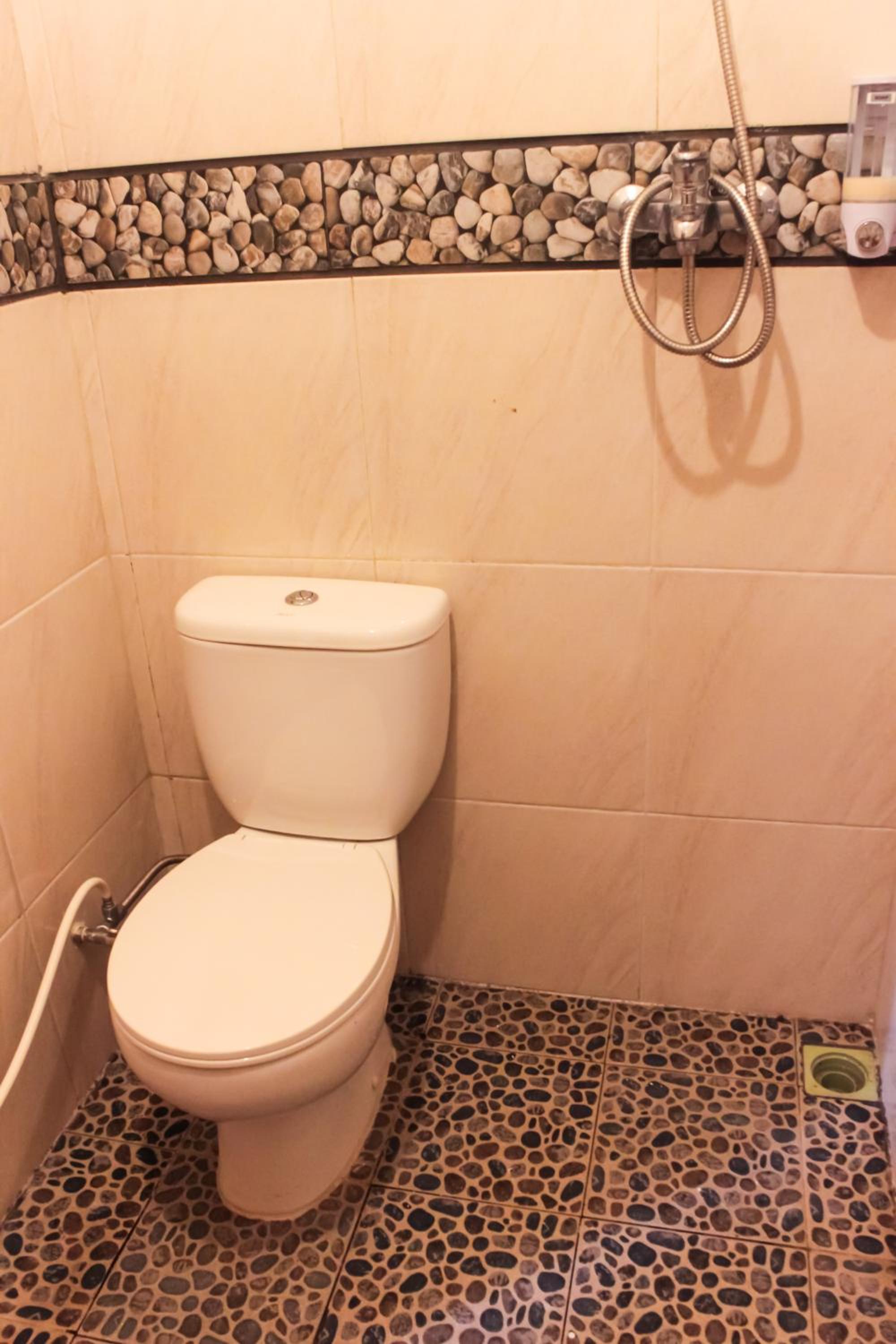 Griya Gribig Guest House Mitra RedDoorz