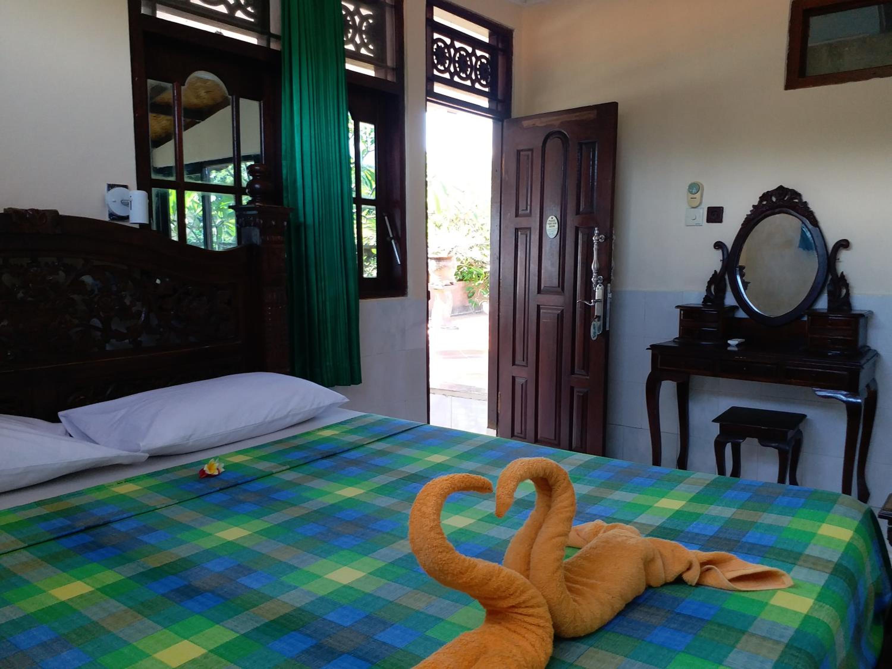 Kembar Inn Padangbai view 4