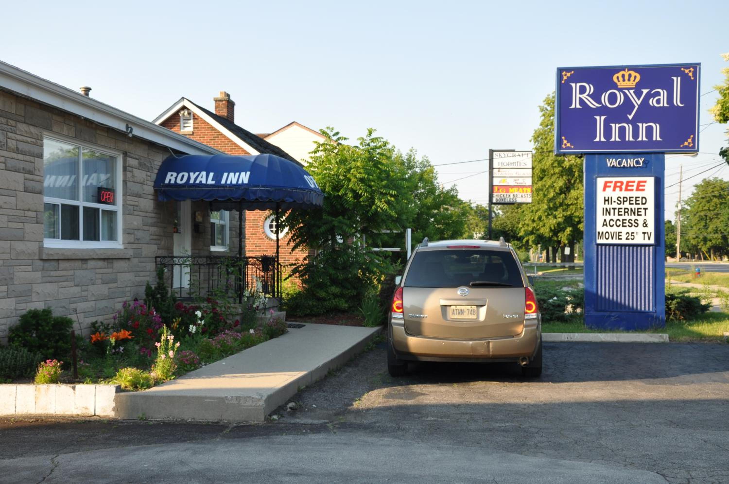 Toronto Vacations - Royal Inn - Property Image 1