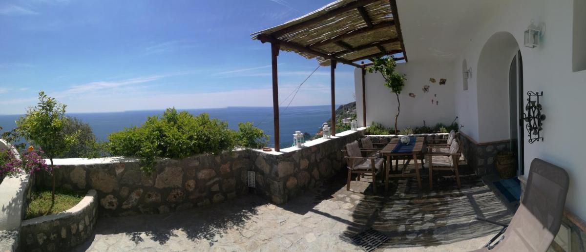 Mareluna Holiday Home