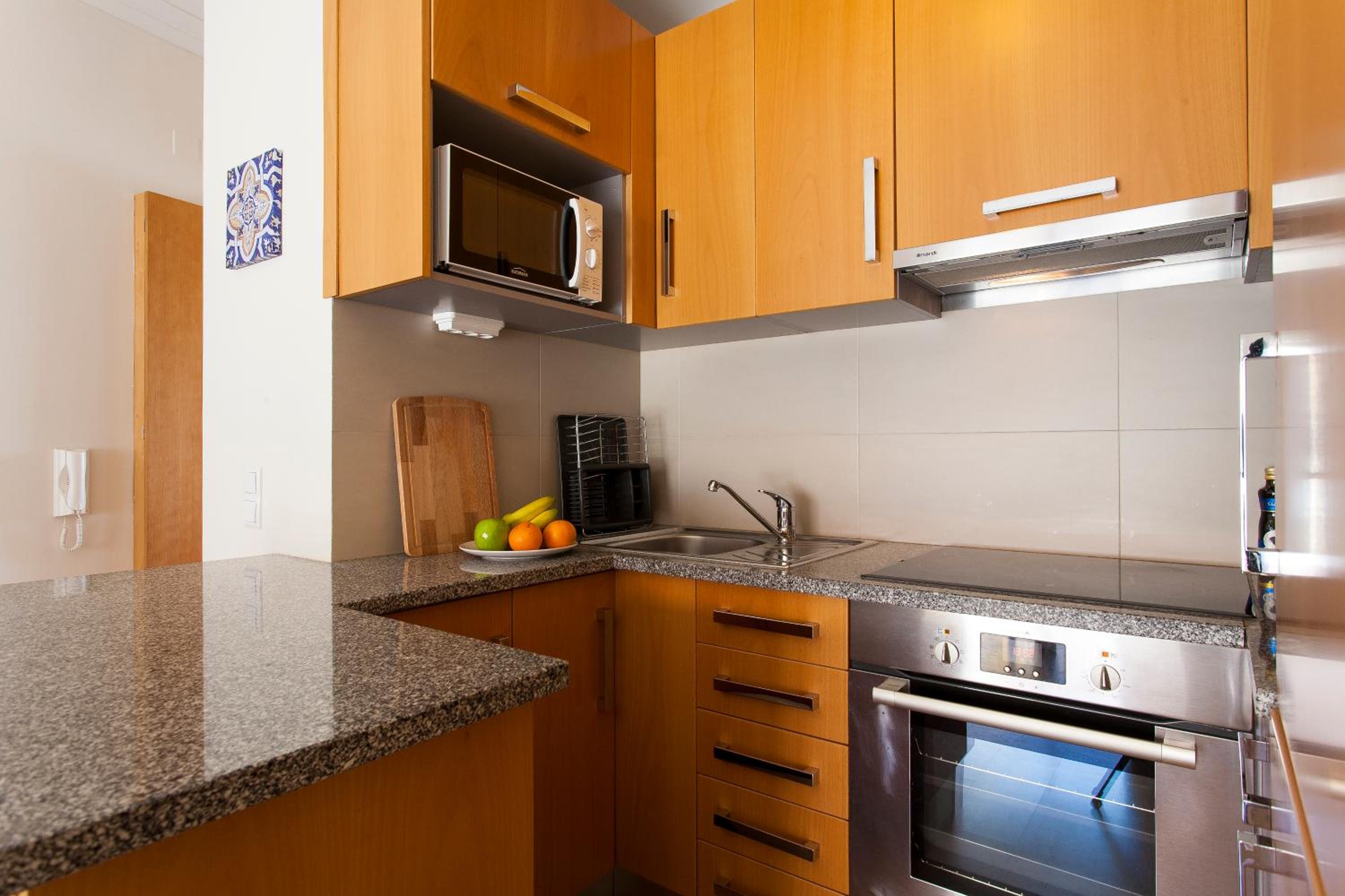 JOIVY Bright 2BR Apt with River Views &balcony in Alfama, moments from Santa Apolonia train station view 5