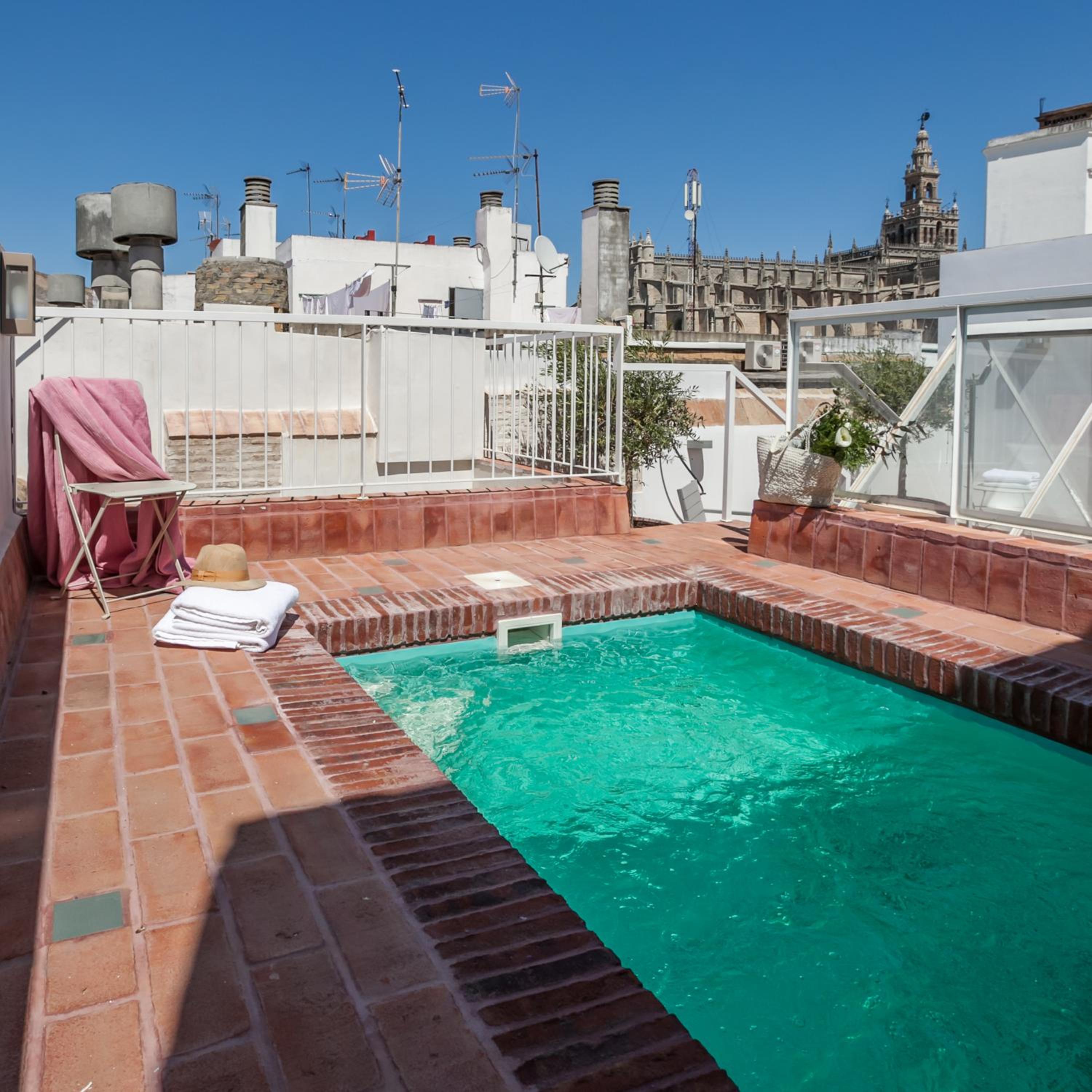 Tomas Ibarra Pool & Luxury
