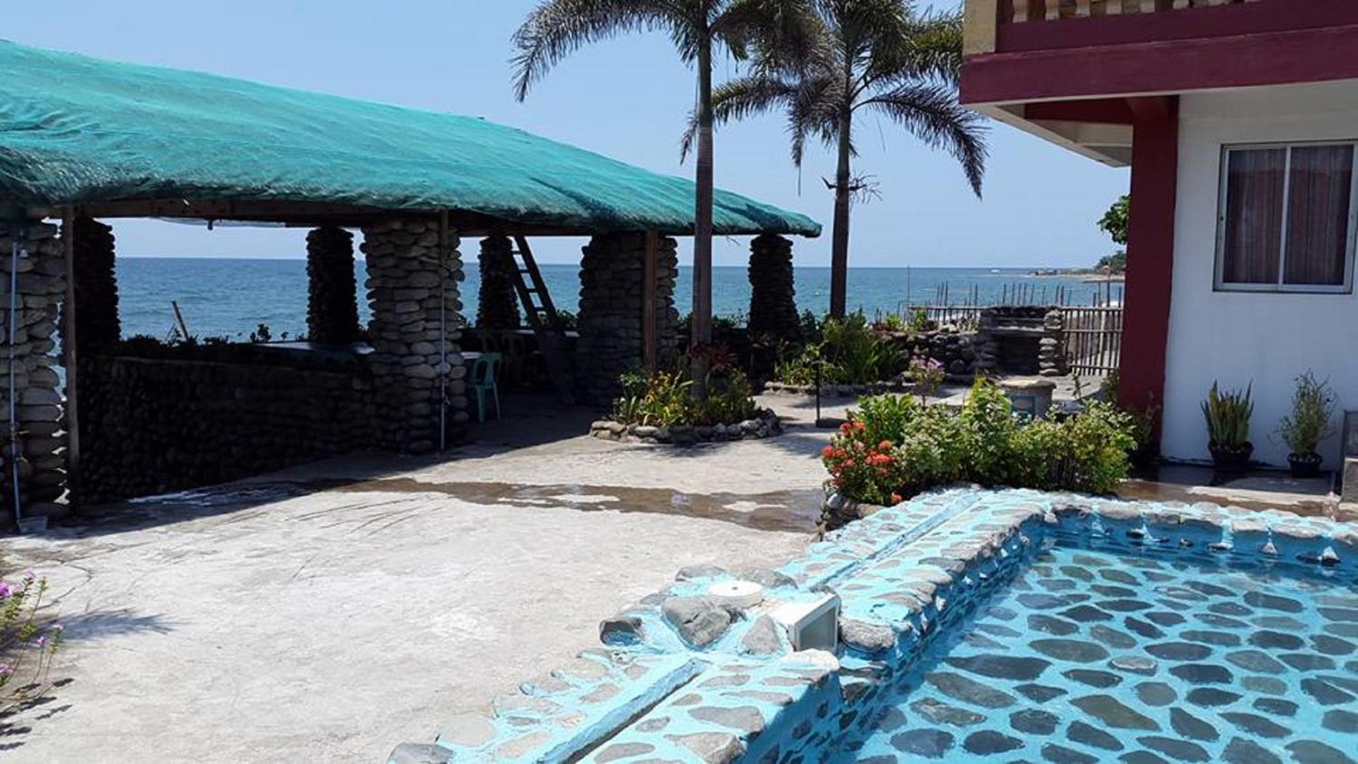 RedDoorz @ White Castle Beach Resort Iba Zambales view 3