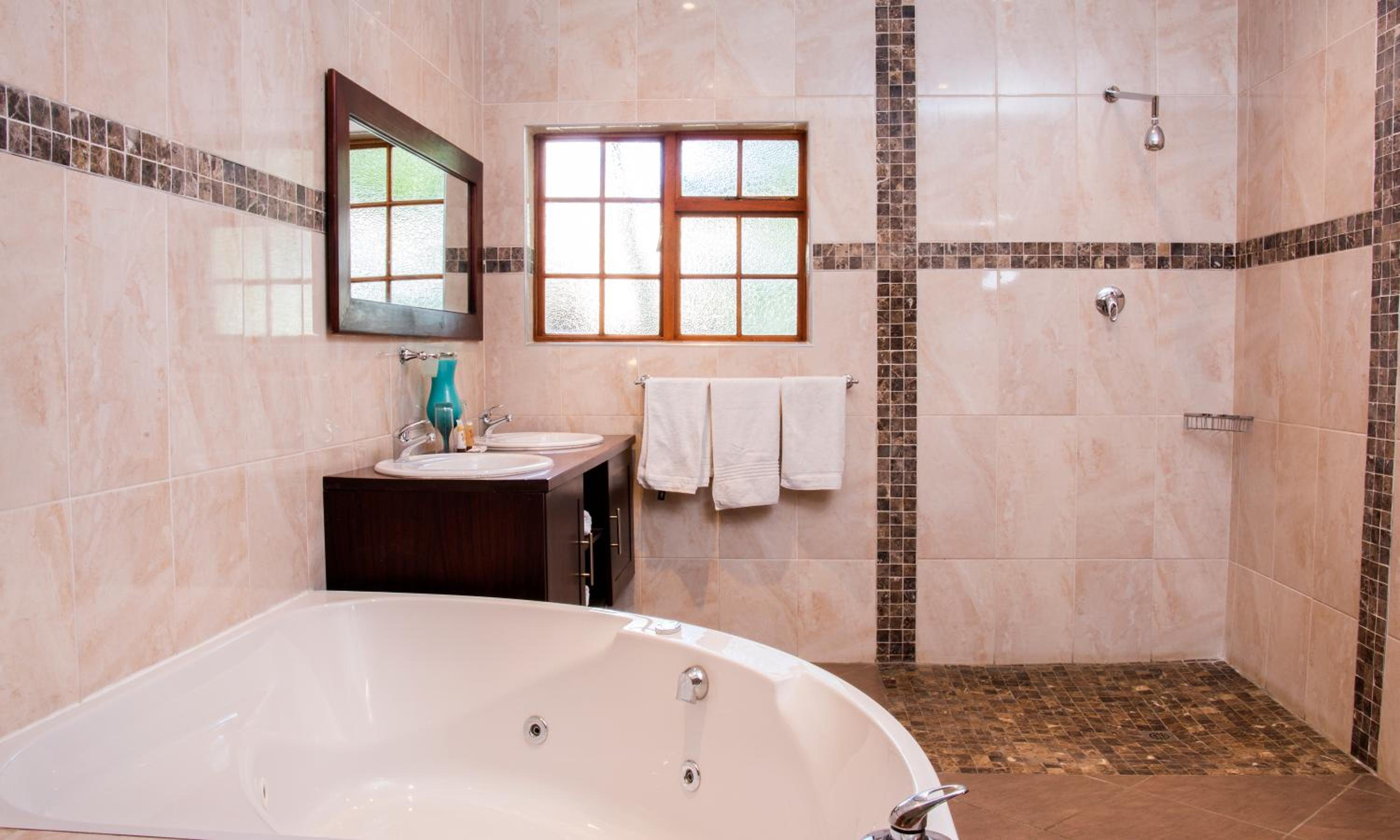 Queen Manor Boutique Guest House view 5
