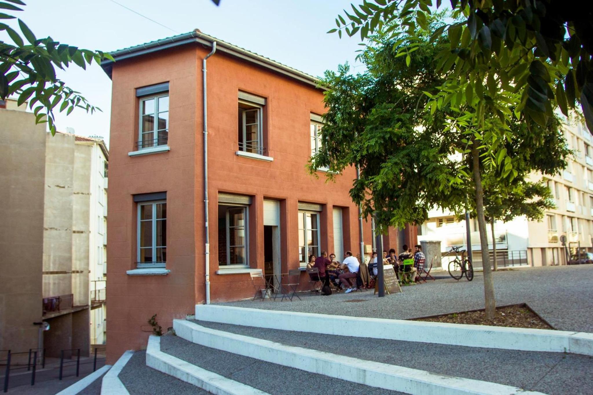 Saint-Etienne Vacations - La Maison Rouge - Backpacker Hostel - Property Image 10