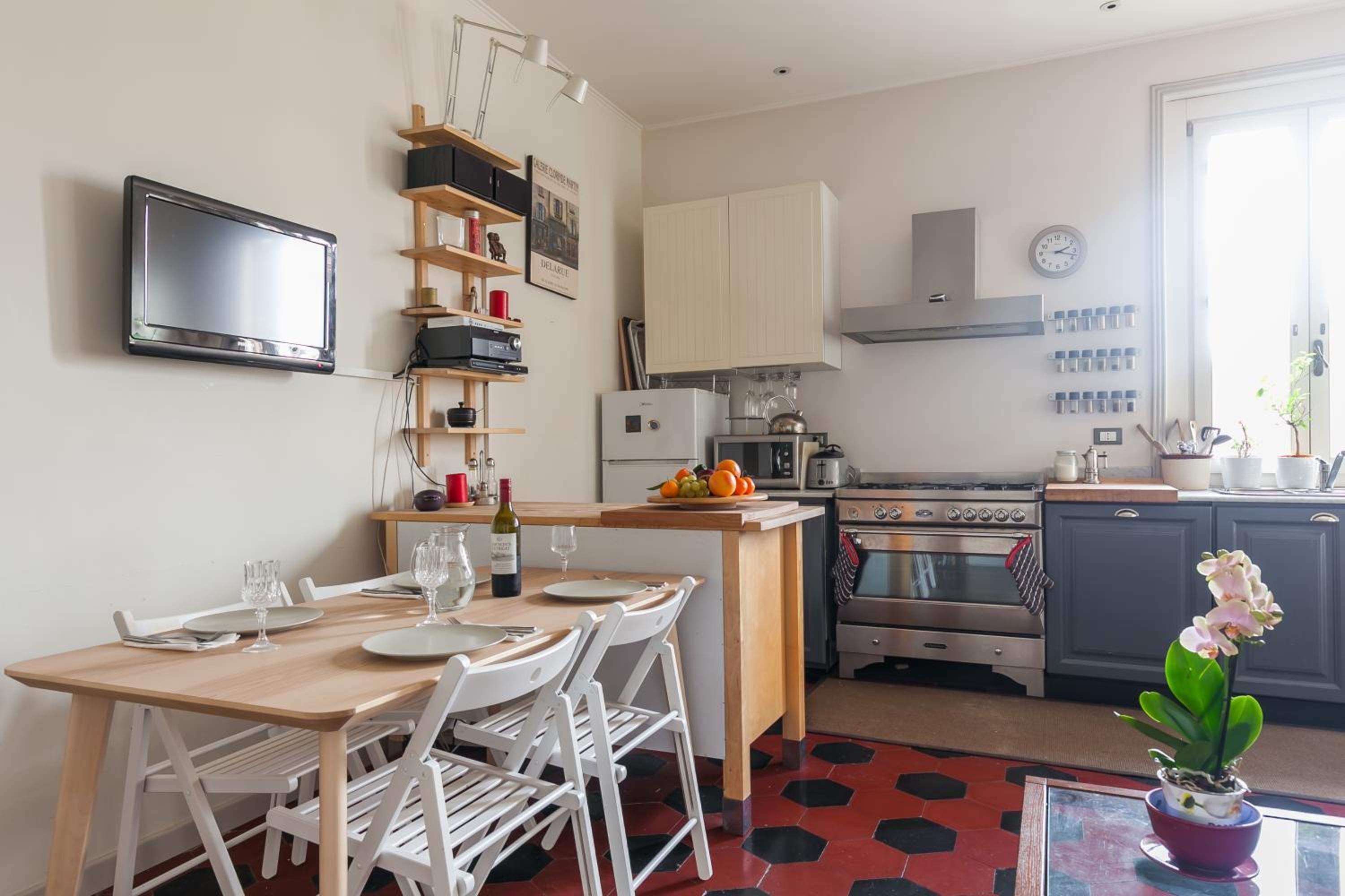 HC - Sunny Apartment in Testaccio!