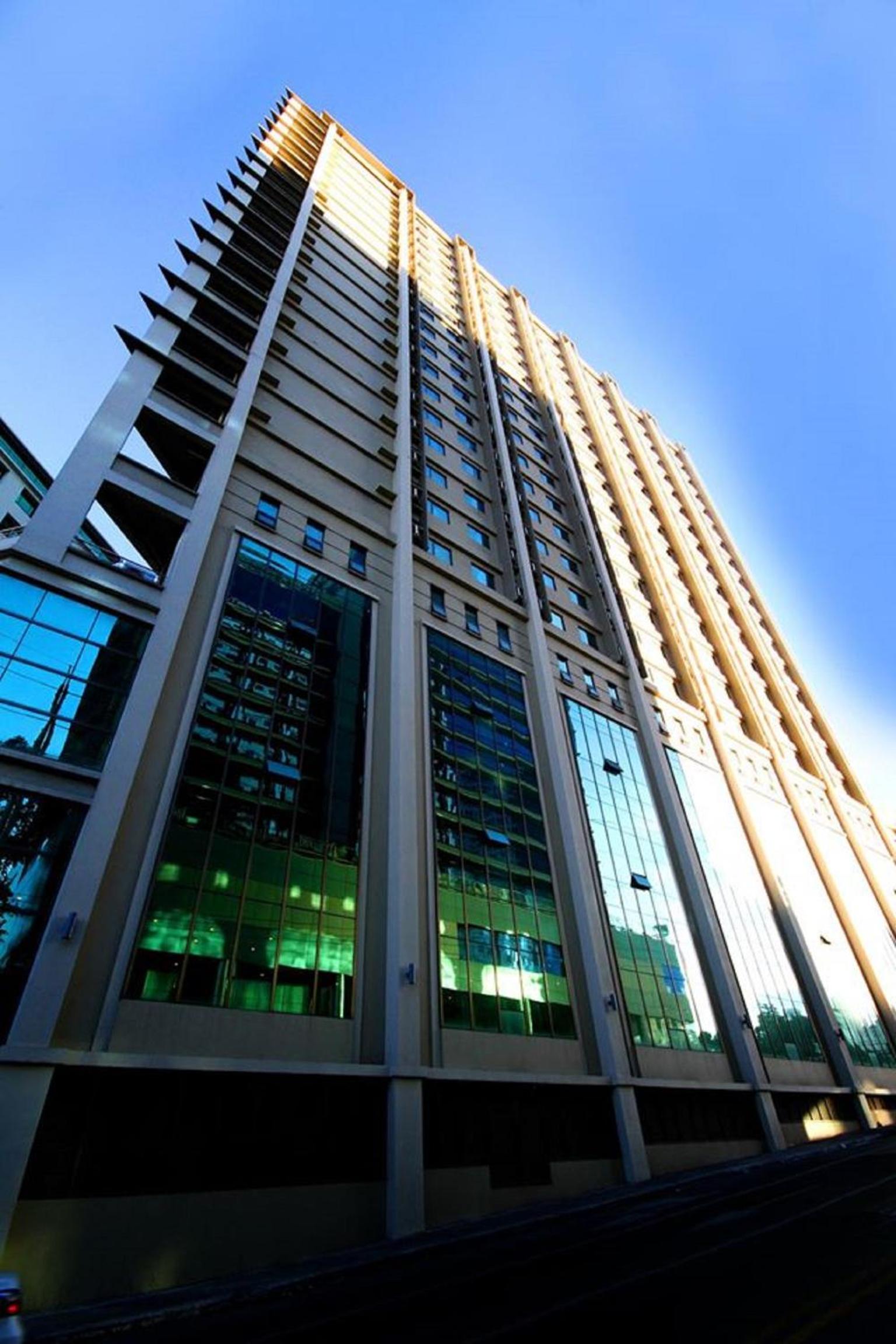 Hotel Mandarin Plaza Hotel - Image 1