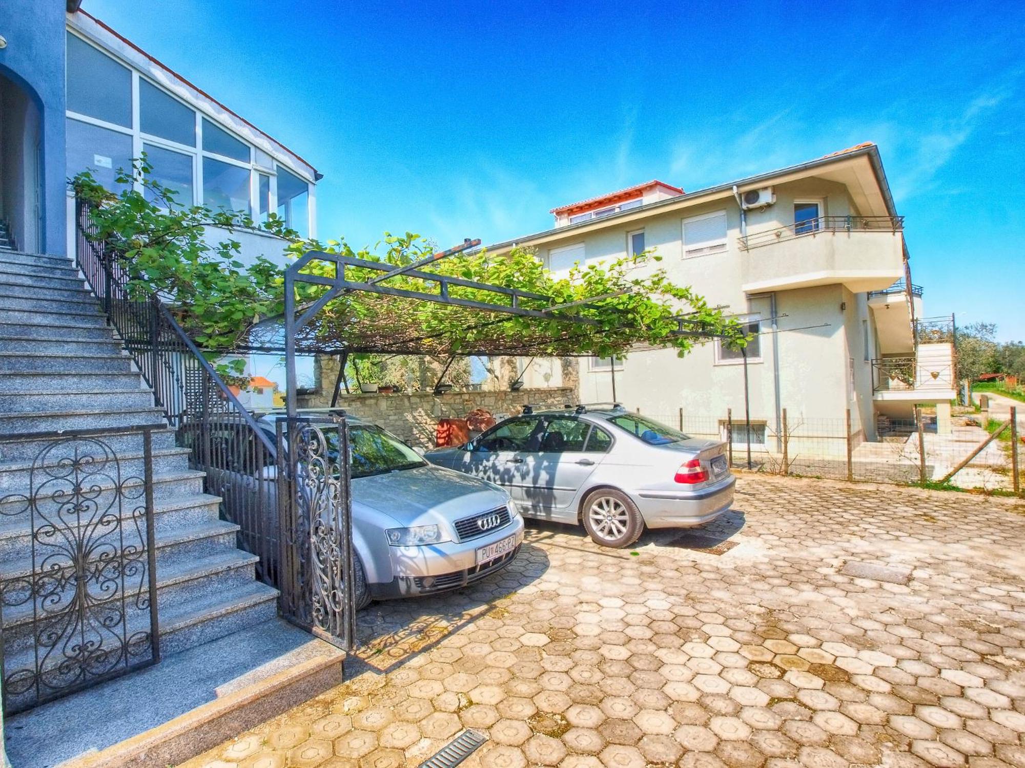 Apartments Ivo 1328