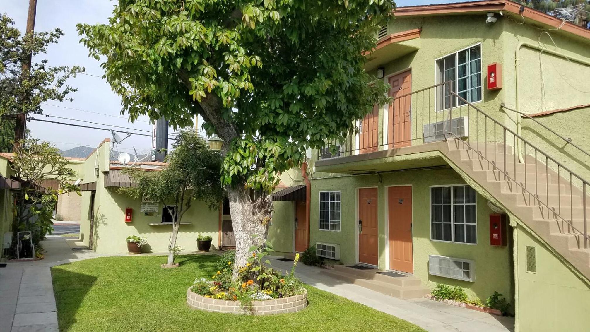Victory Motel Inn near Universal & Hollywood view 3