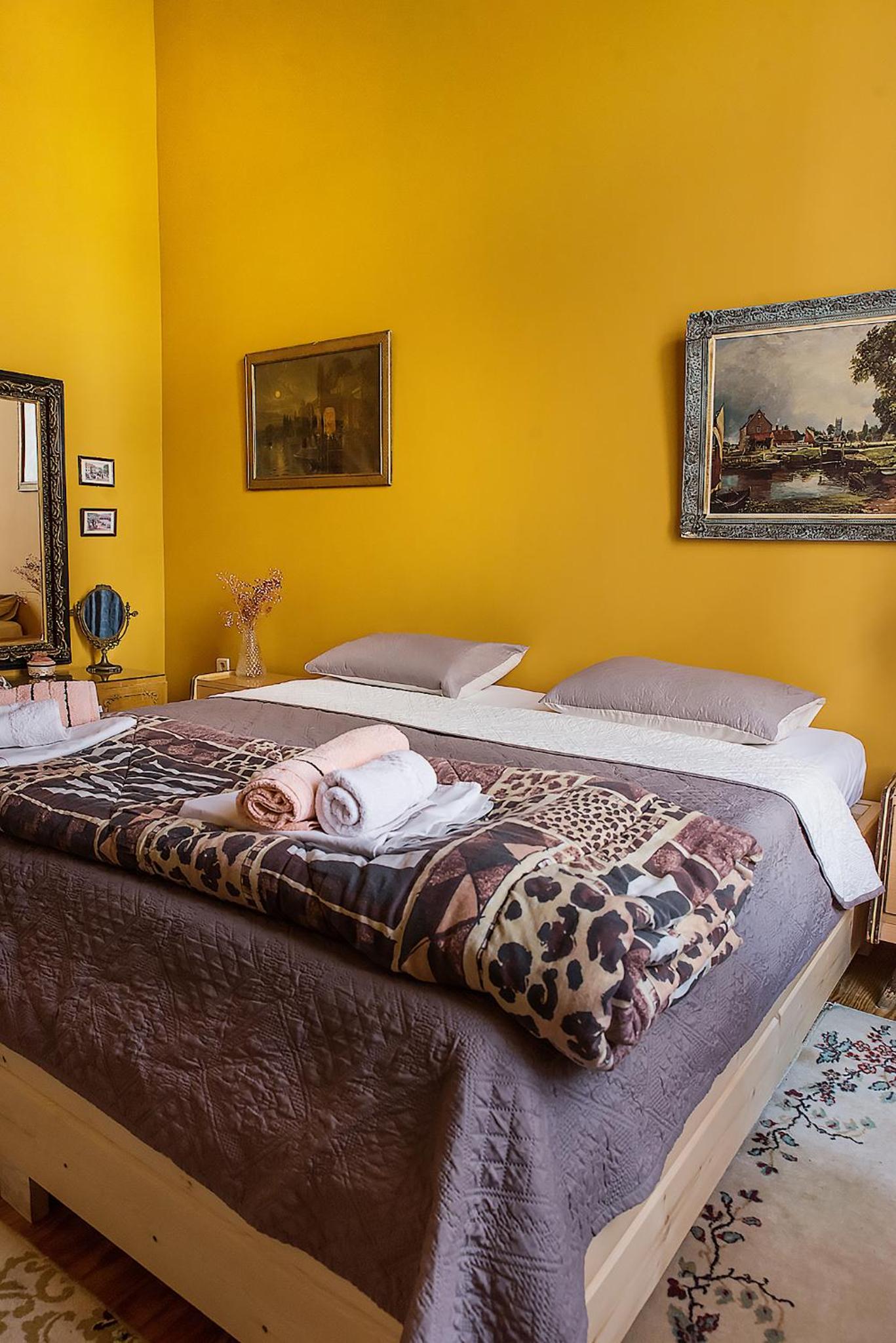 Athens Quinta