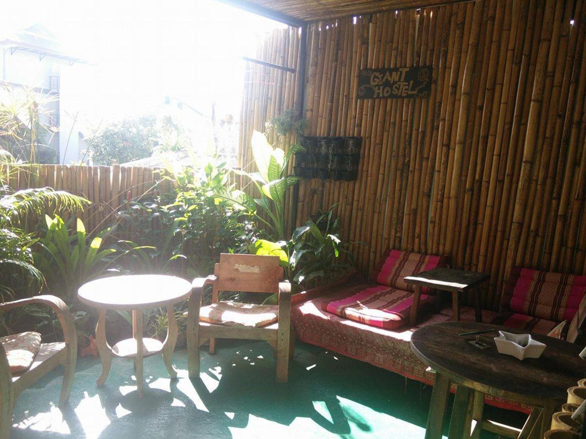J Giant Hostel