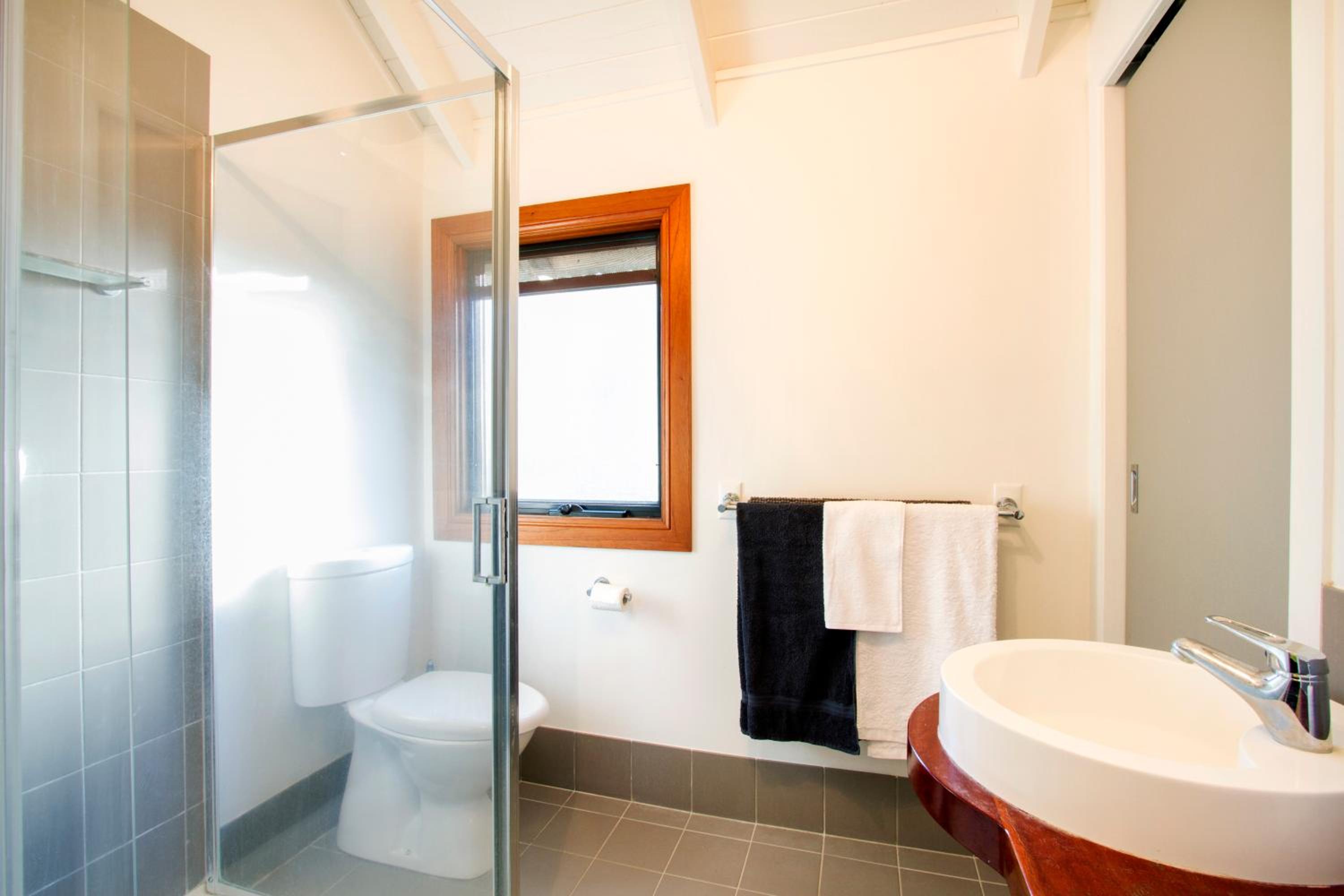 Airlie Beach Eco Cabins - Adults Only