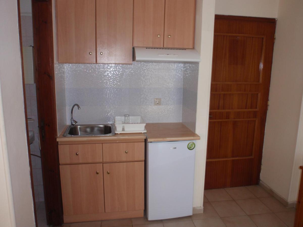 Vazakas Rooms view 4