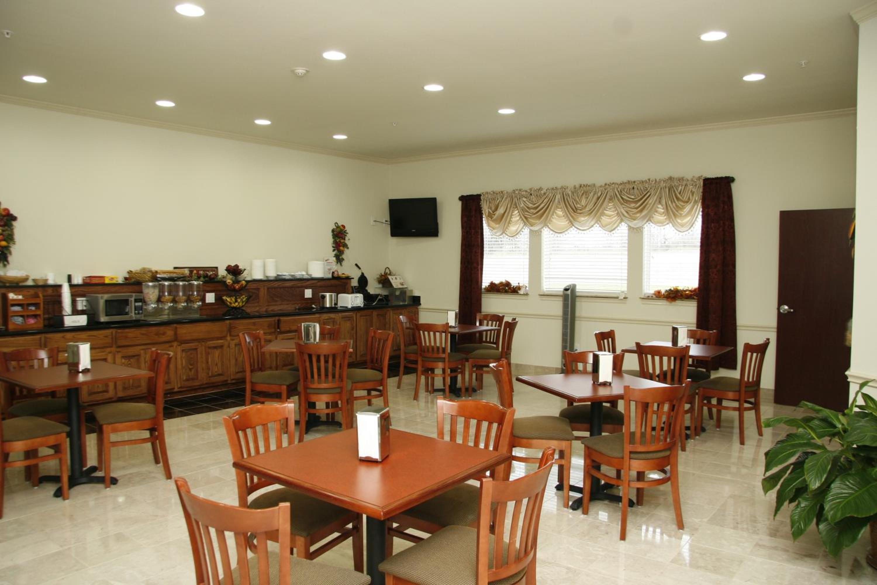 Budget Host Inn and Suites Cameron