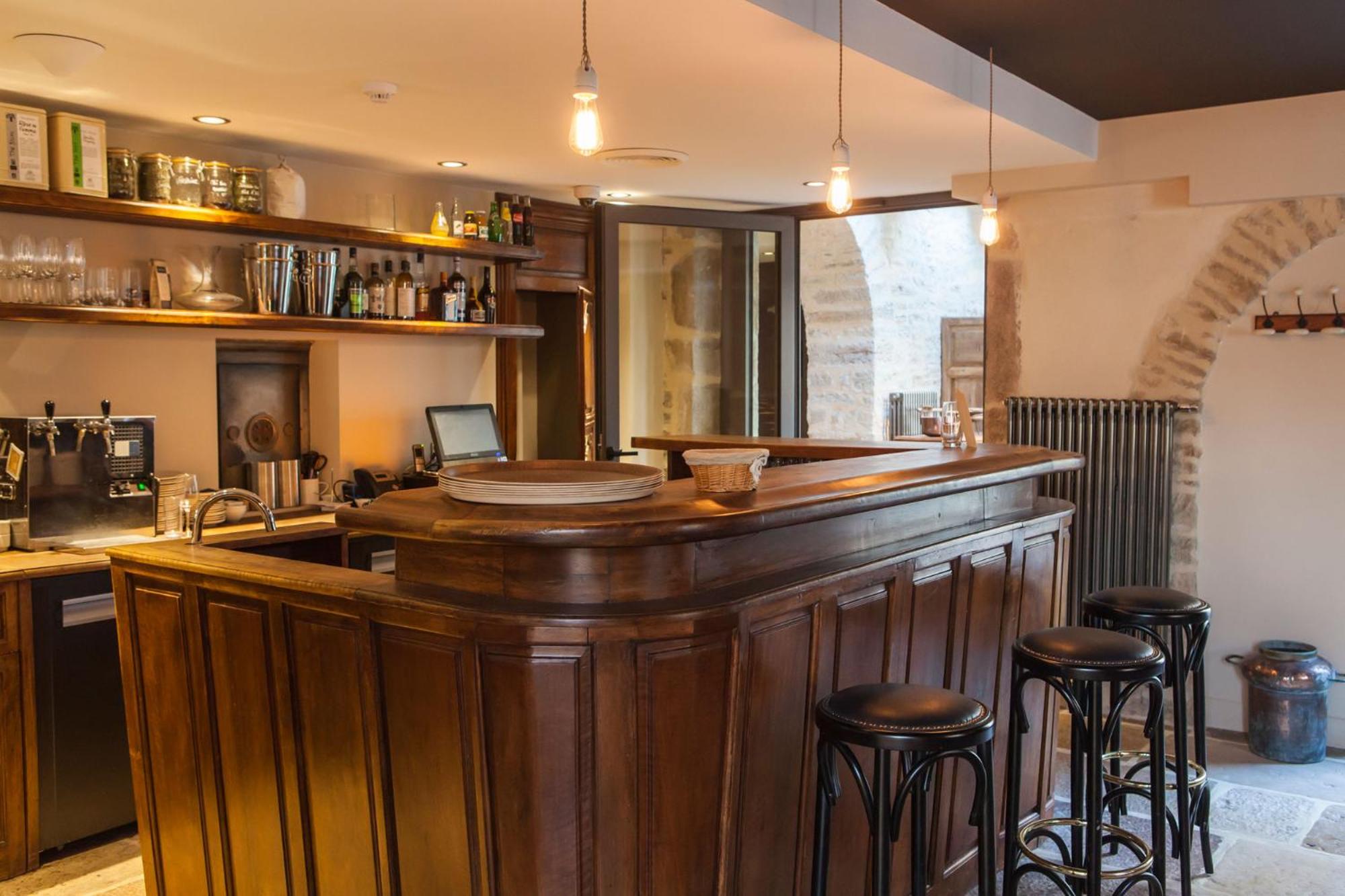 bar