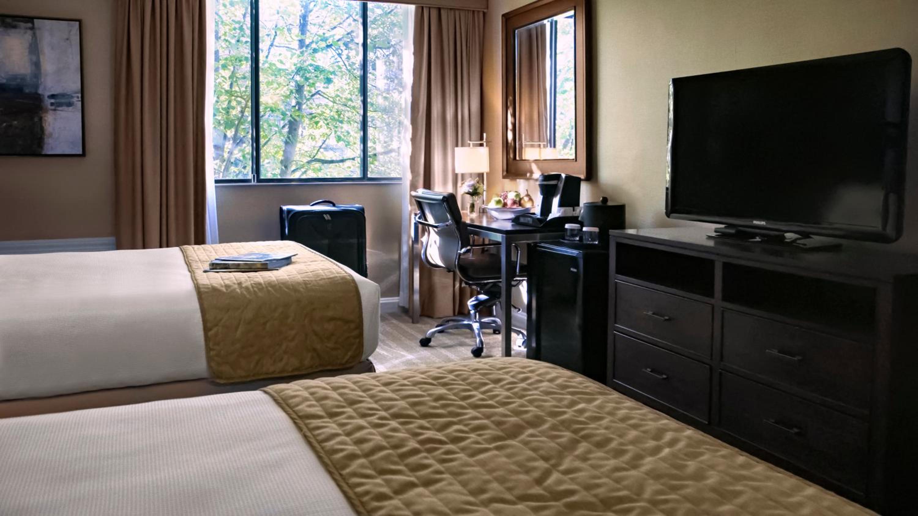 Danbury Vacations - Ethan Allen Hotel - Property Image 11