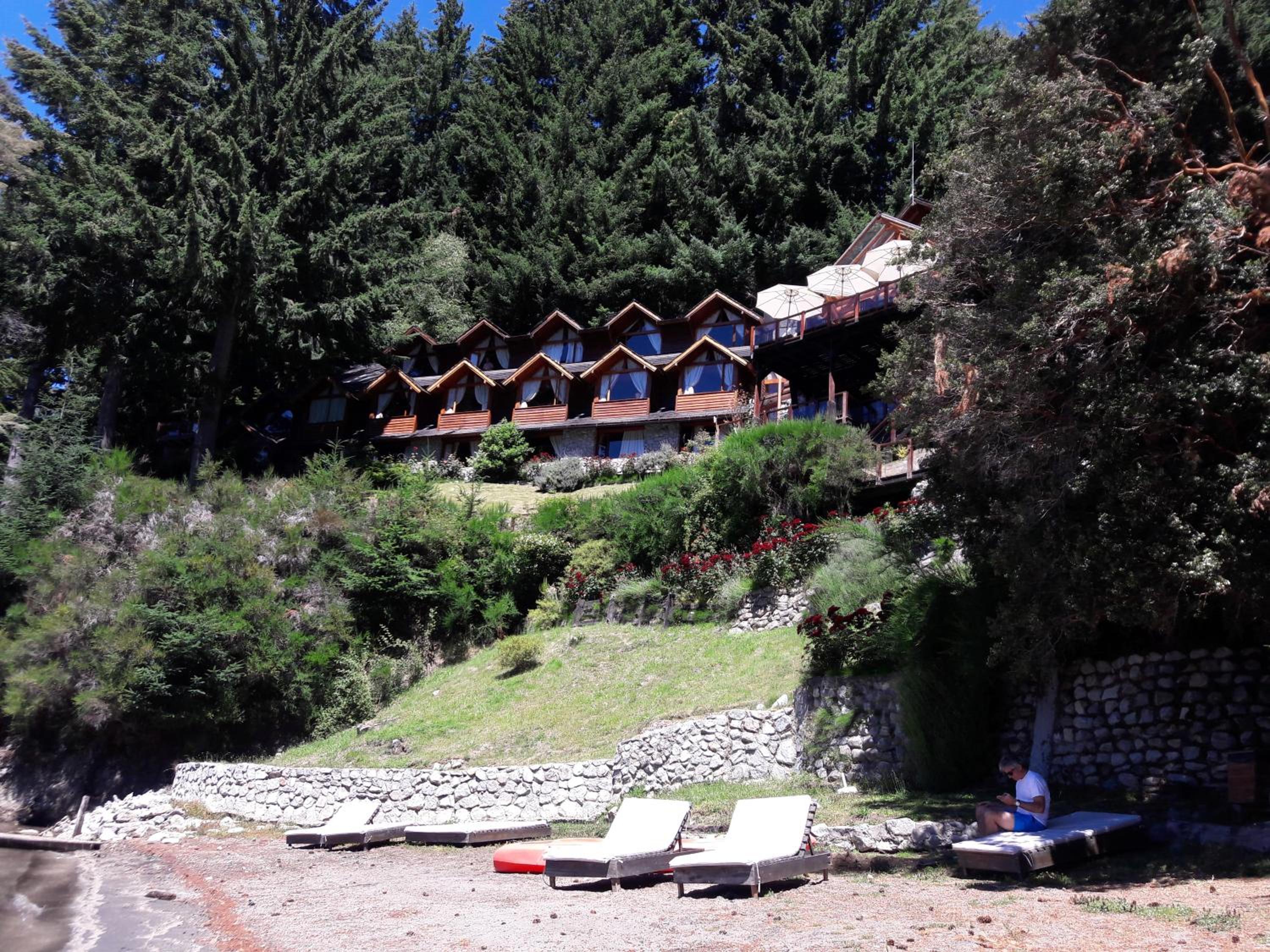 Dos Bahias Lake Resort