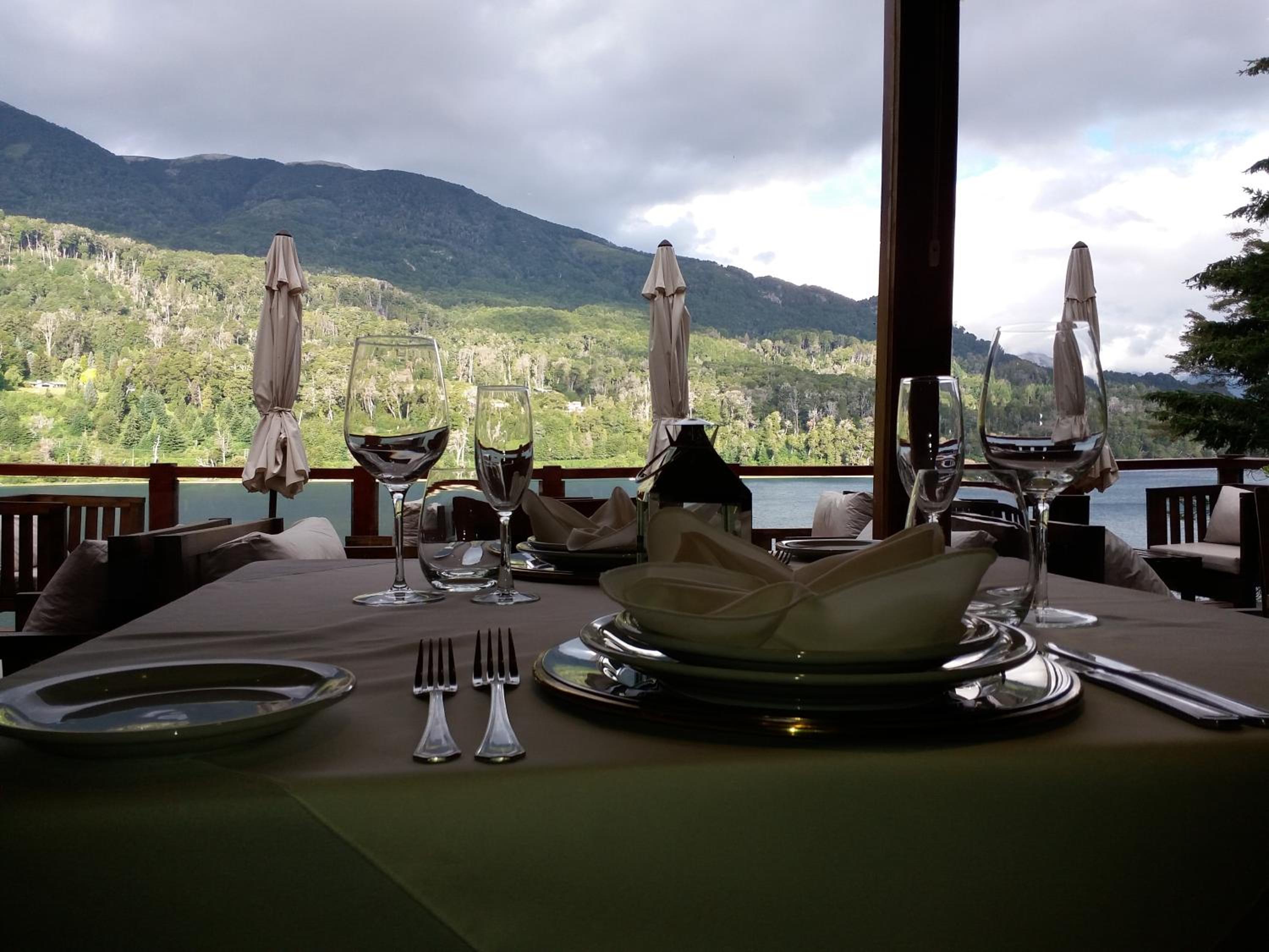 Dos Bahias Lake Resort
