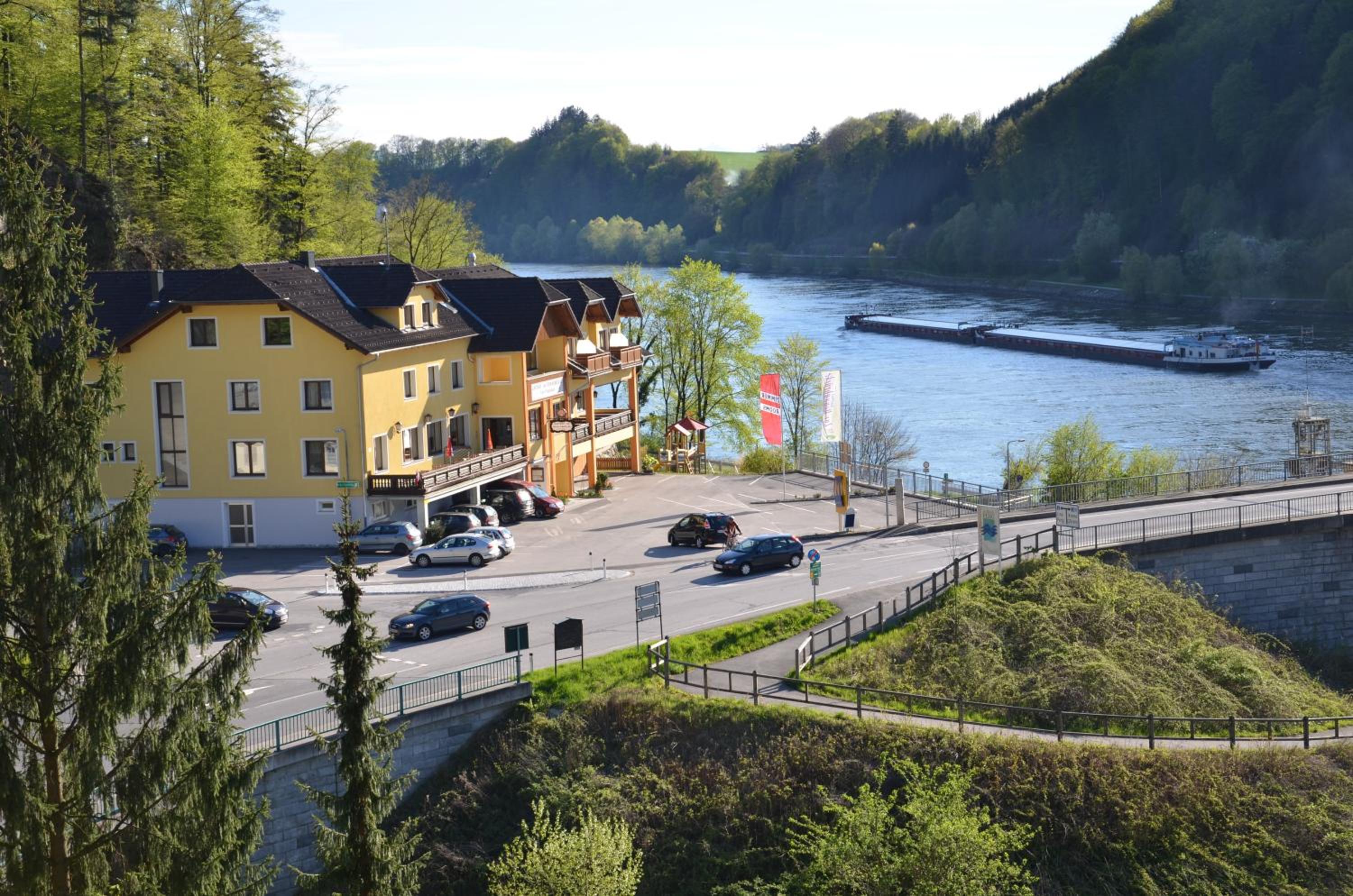Gasthof zur Donaubrücke