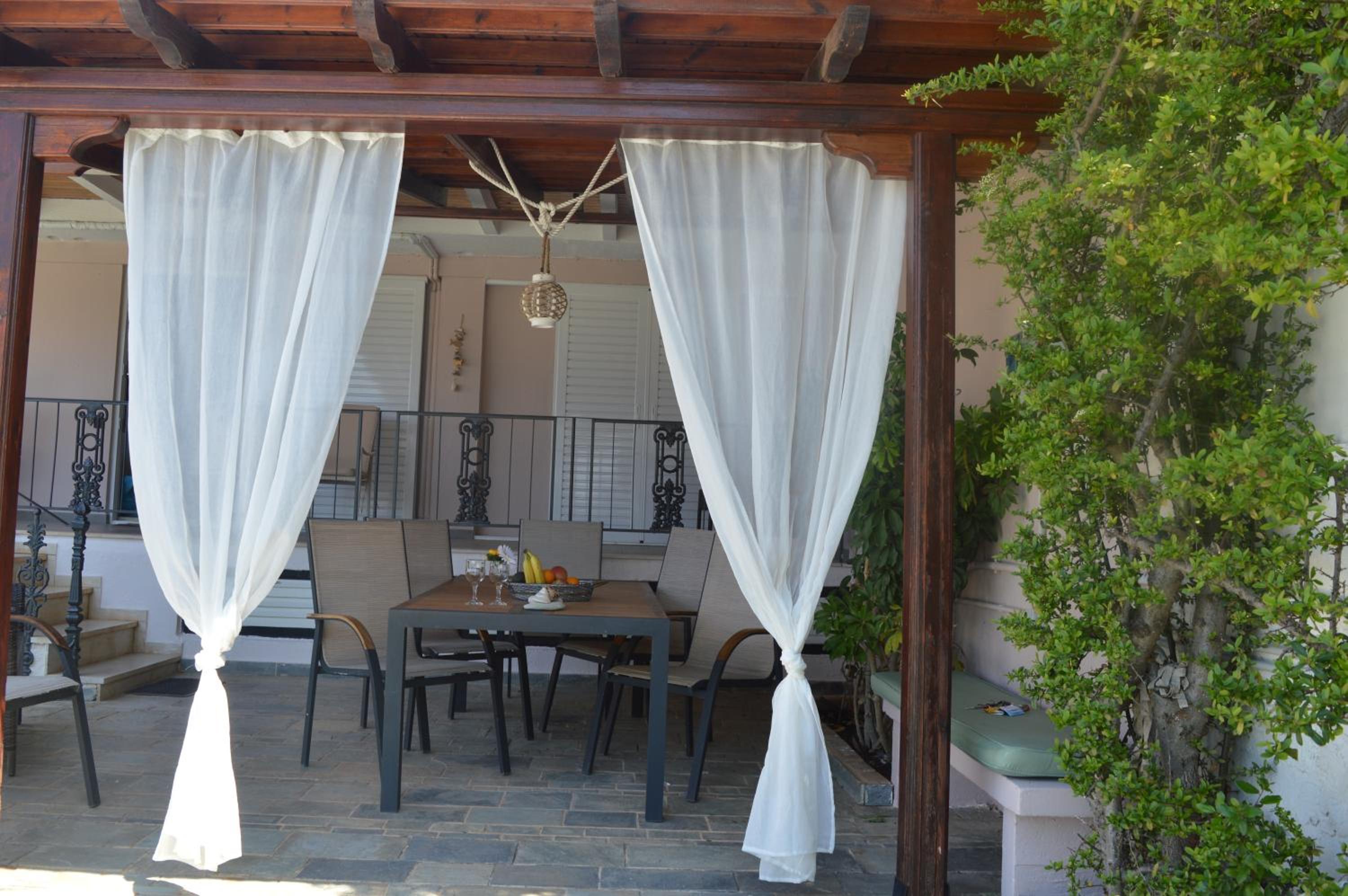 Casa Saronida
