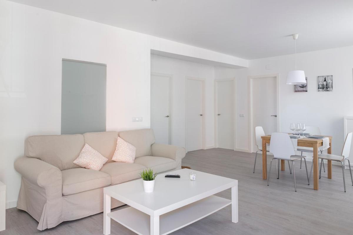 ApartUP Las Naves photo 4