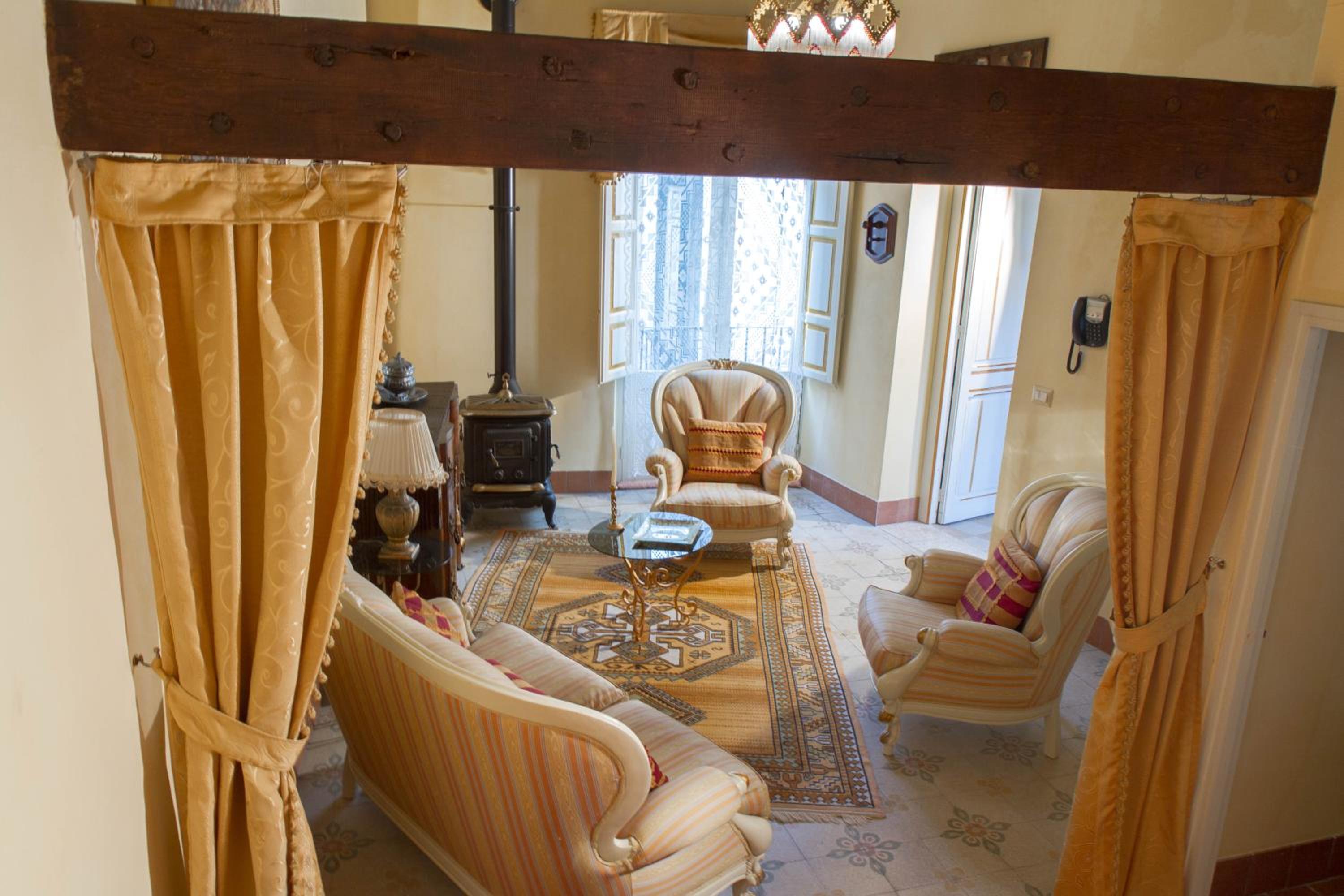 Roccamelia Historic Houses