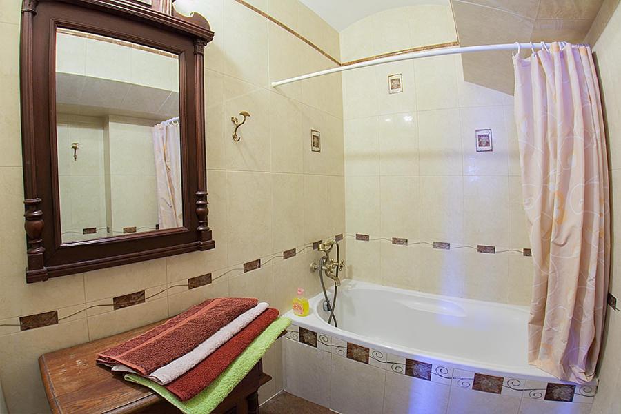 Historic Apartment near Rynor Square view 2