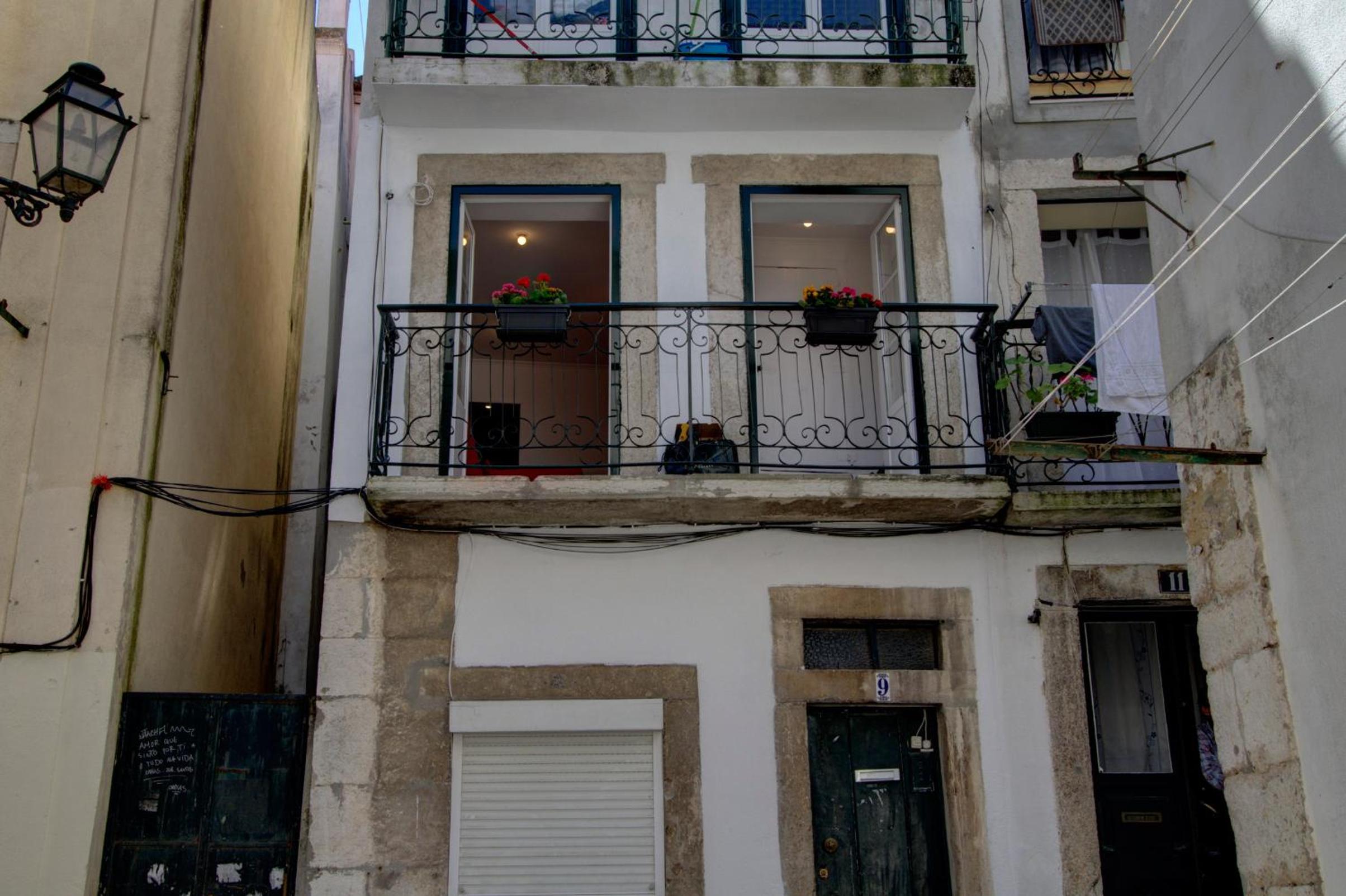 Cozy in the Heart of Alfama view 5