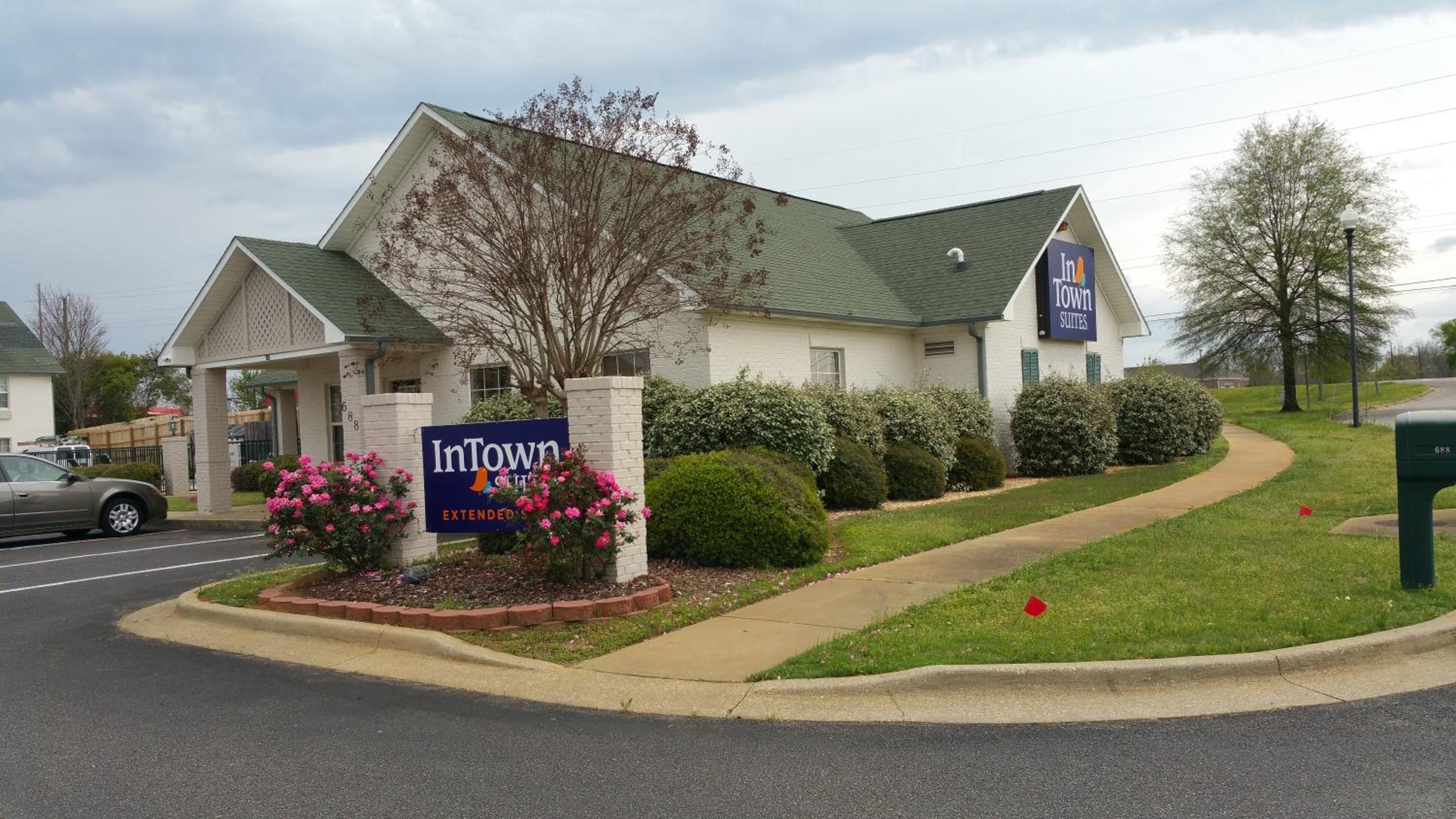 Prattville Vacations - InTown Suites Extended Stay Prattville AL - Property Image 14