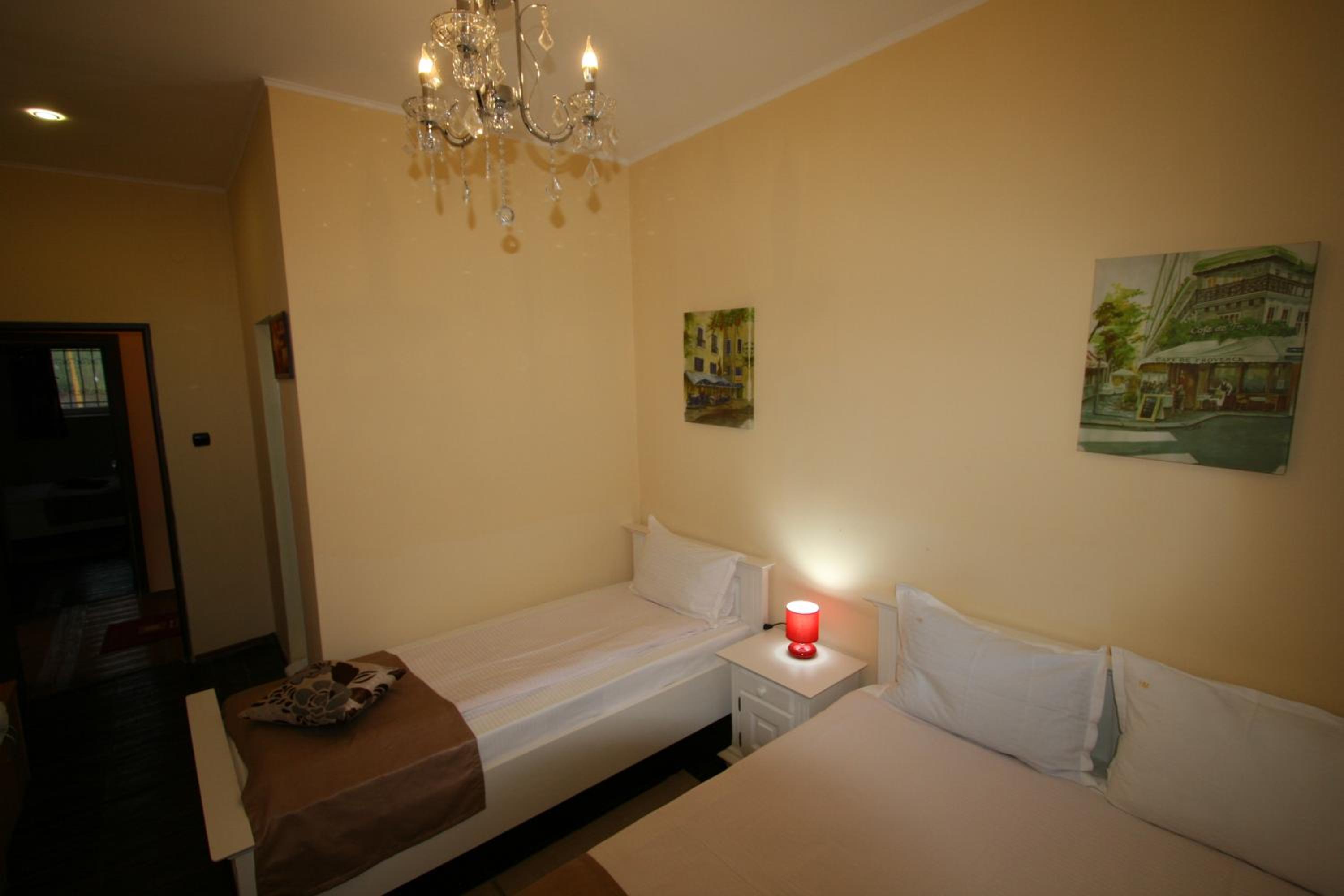 Hotel-Hostel Mignon Mamaia -private rooms with free parking