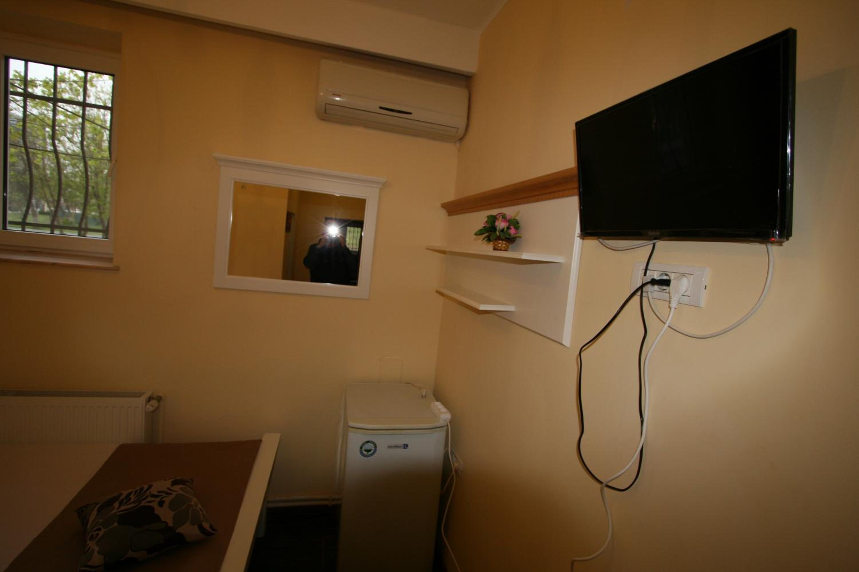 Hotel-Hostel Mignon Mamaia -private rooms with free parking