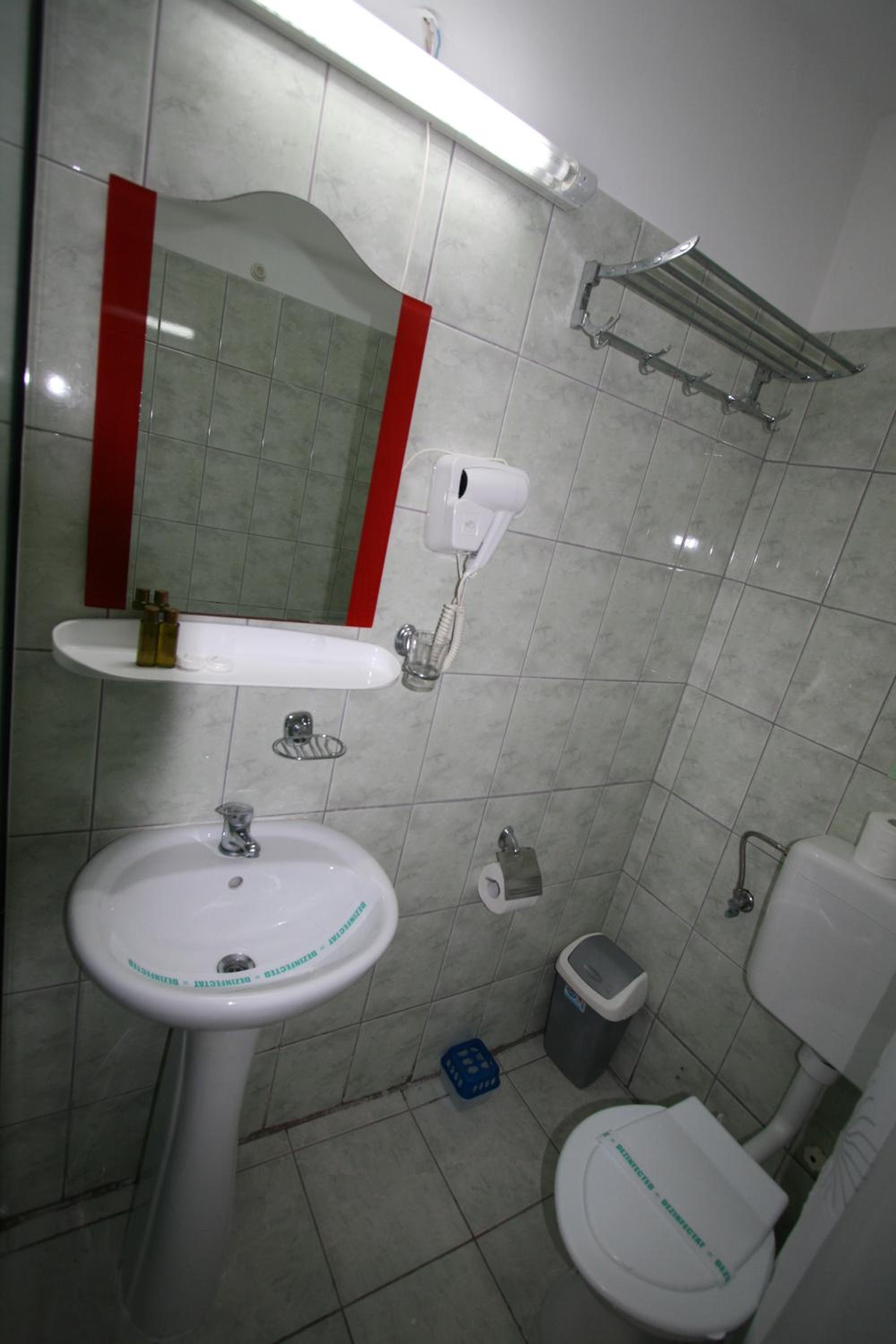 Hotel-Hostel Mignon Mamaia -private rooms with free parking