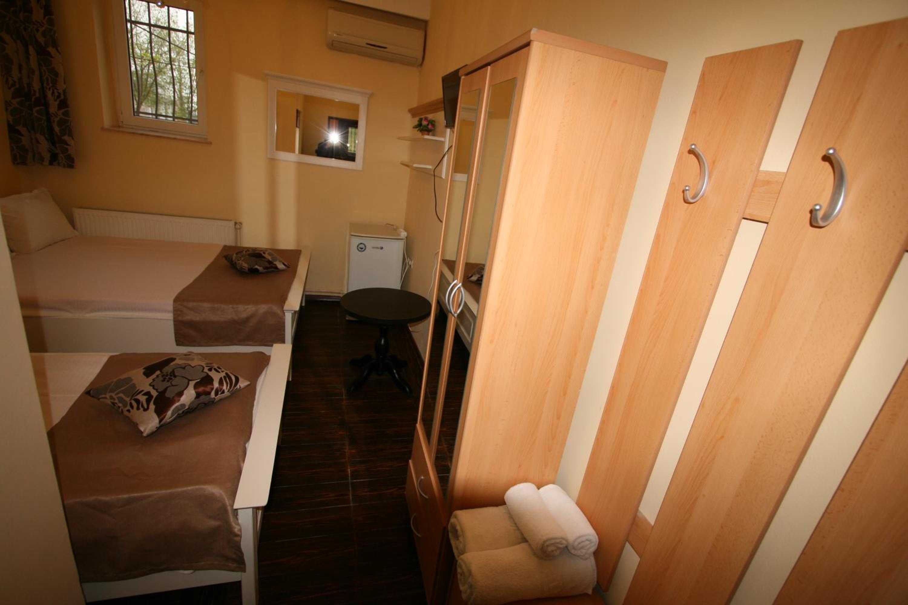 Hotel-Hostel Mignon Mamaia -private rooms with free parking