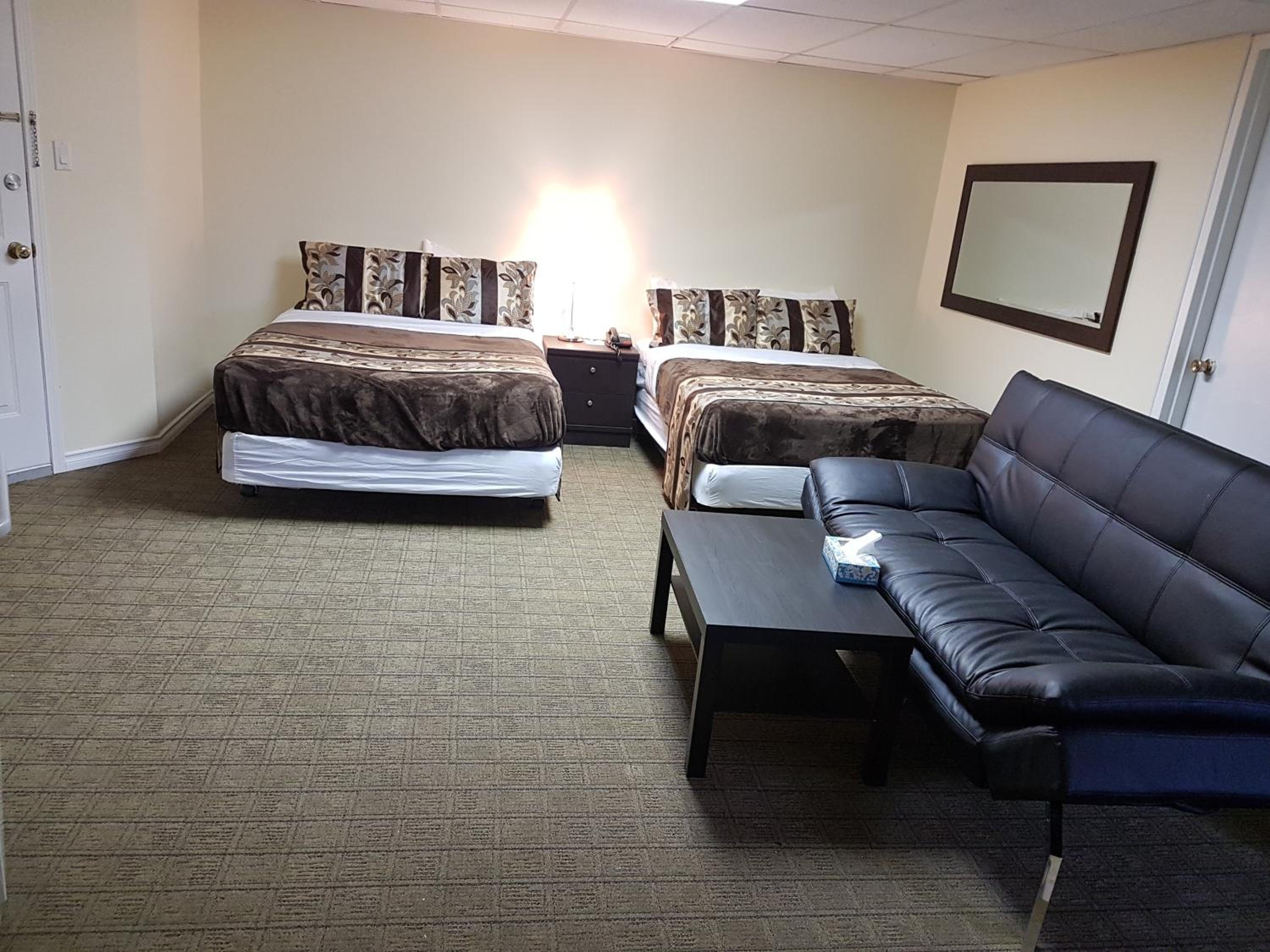 Parkway Motel & European Lodges