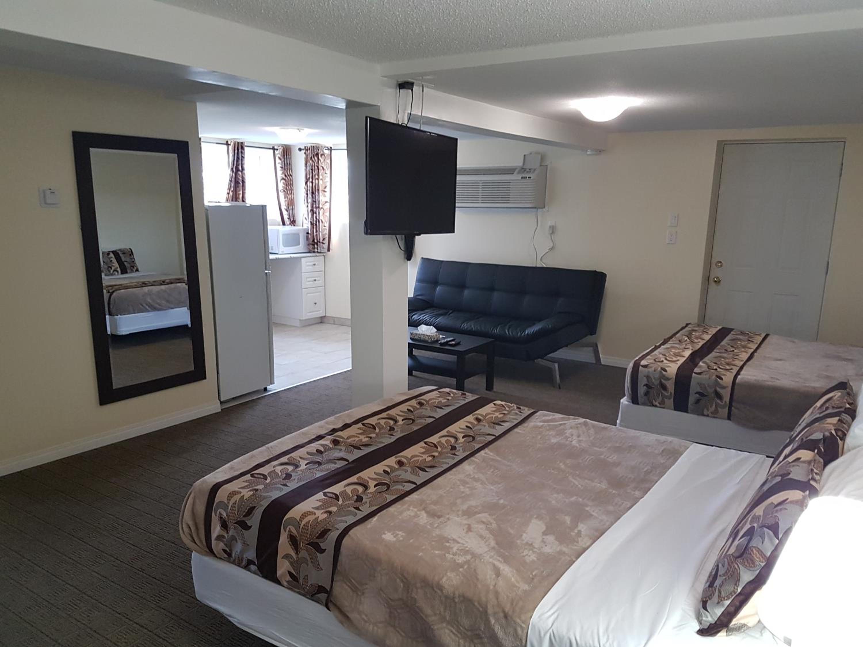 Parkway Motel & European Lodges