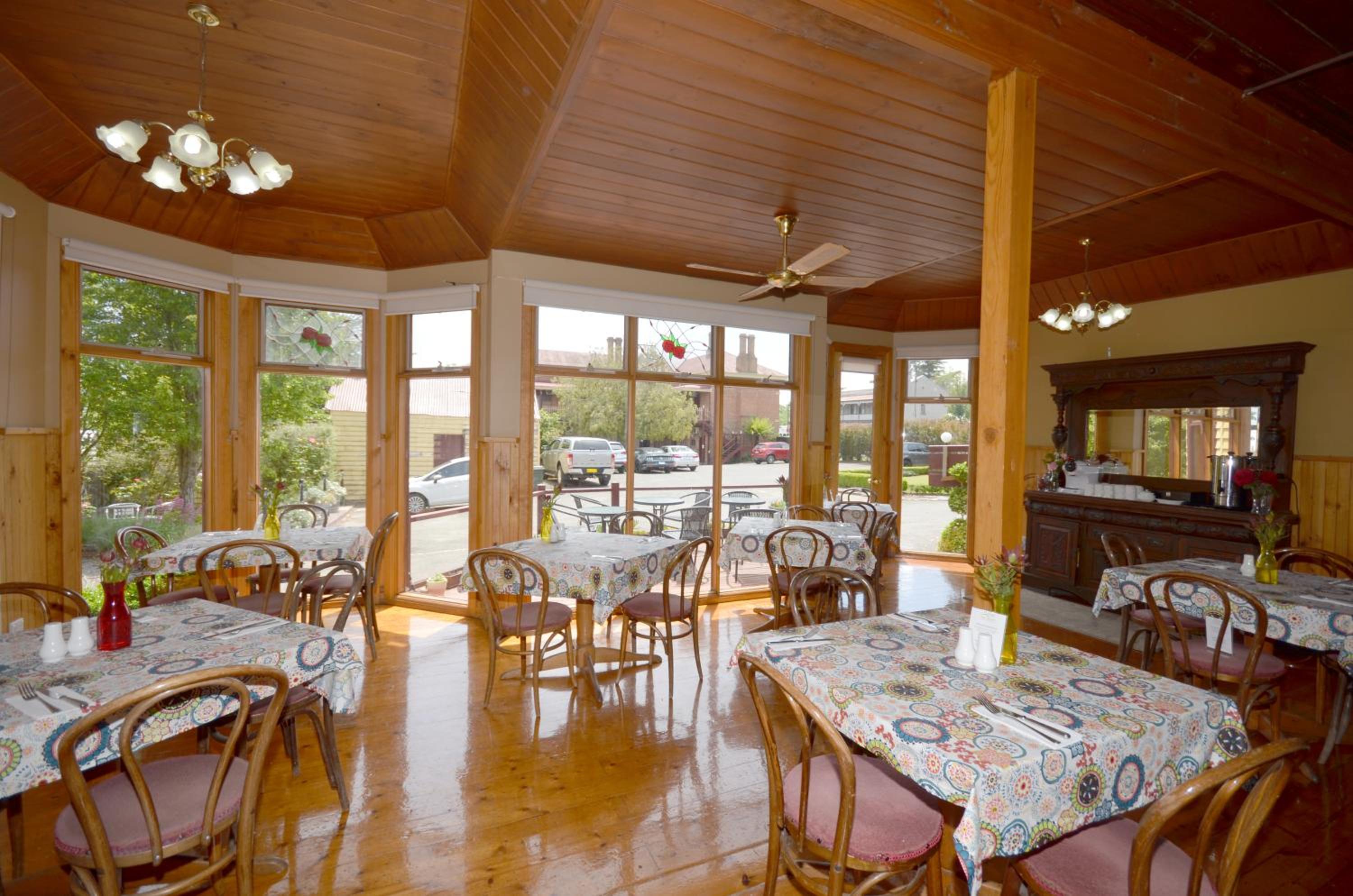 Central Springs Inn