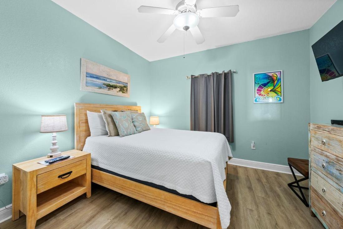 Crystal Shores West 1002 by Youngs Suncoast