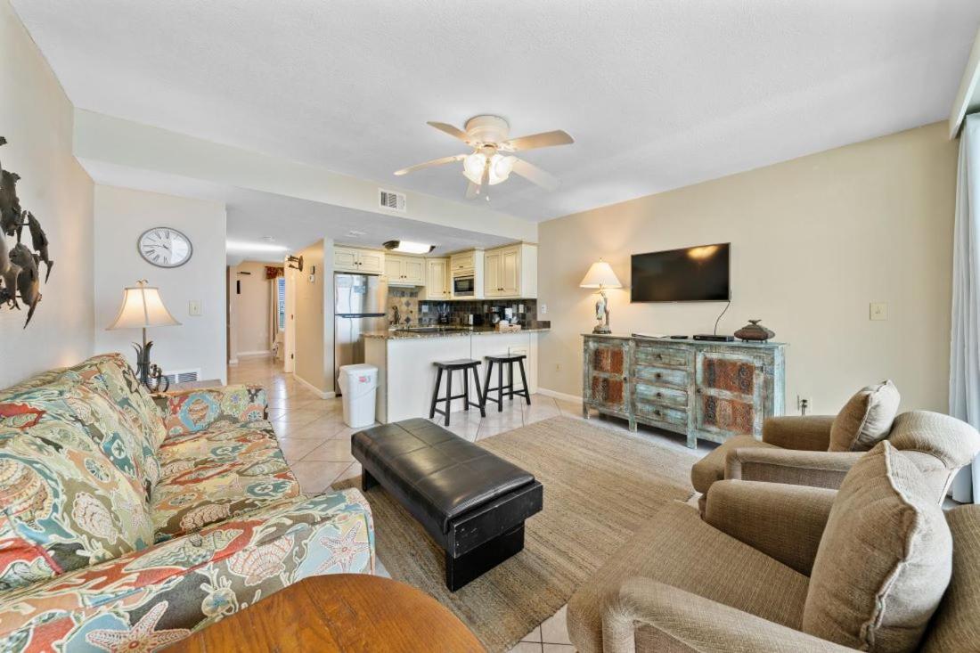 Island Winds West 675 by Youngs Suncoast