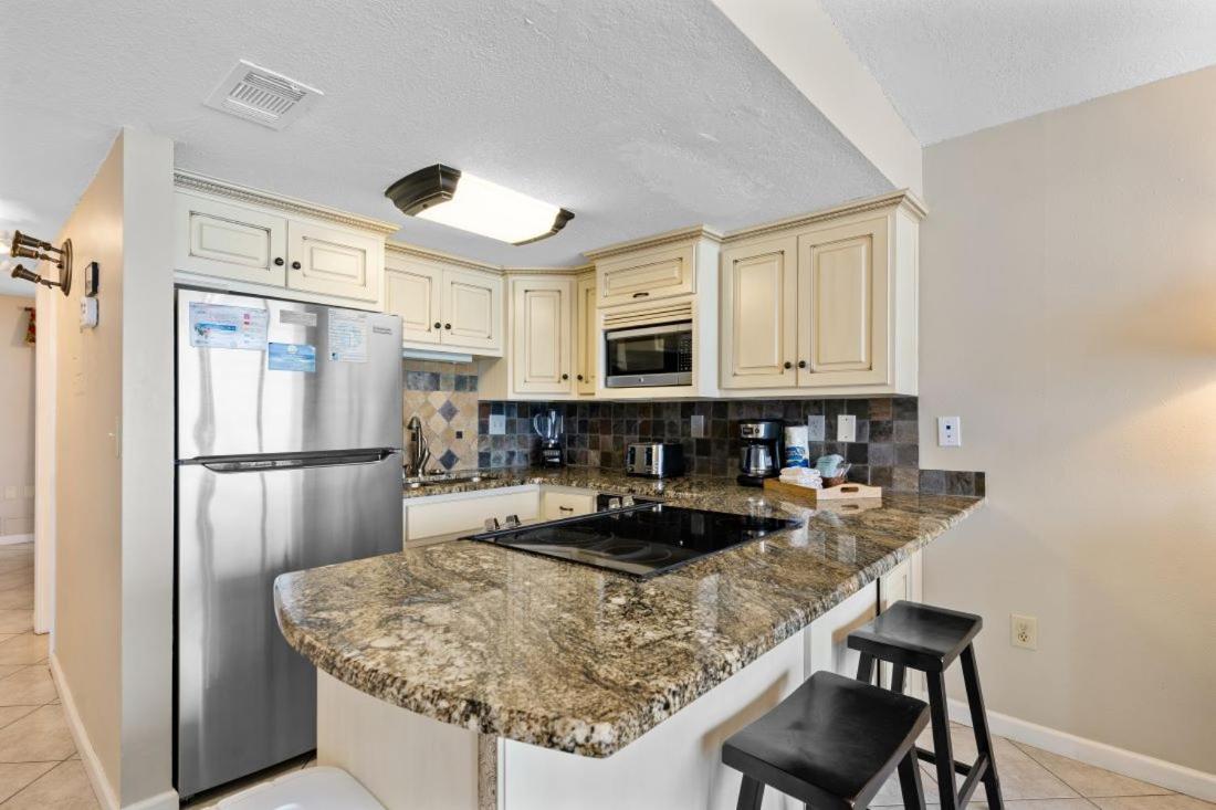 Island Winds West 675 by Youngs Suncoast