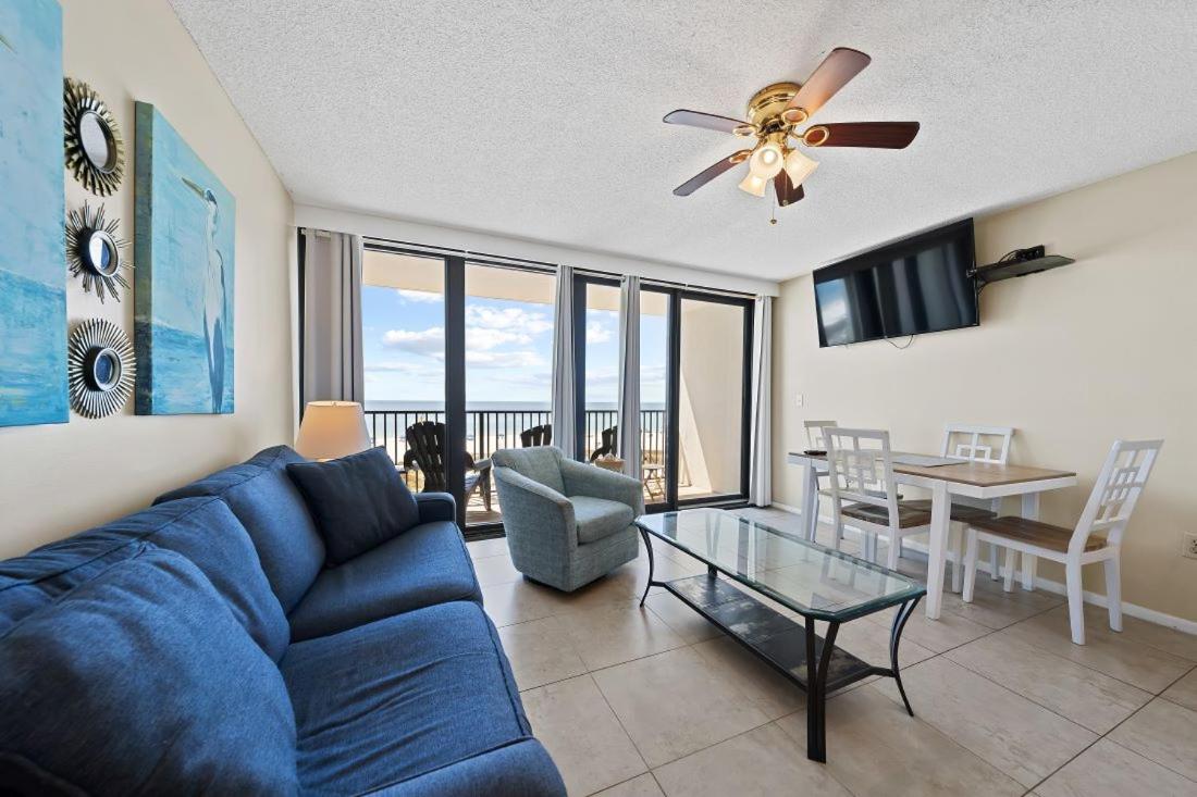 Island Winds 376 by Youngs Suncoast