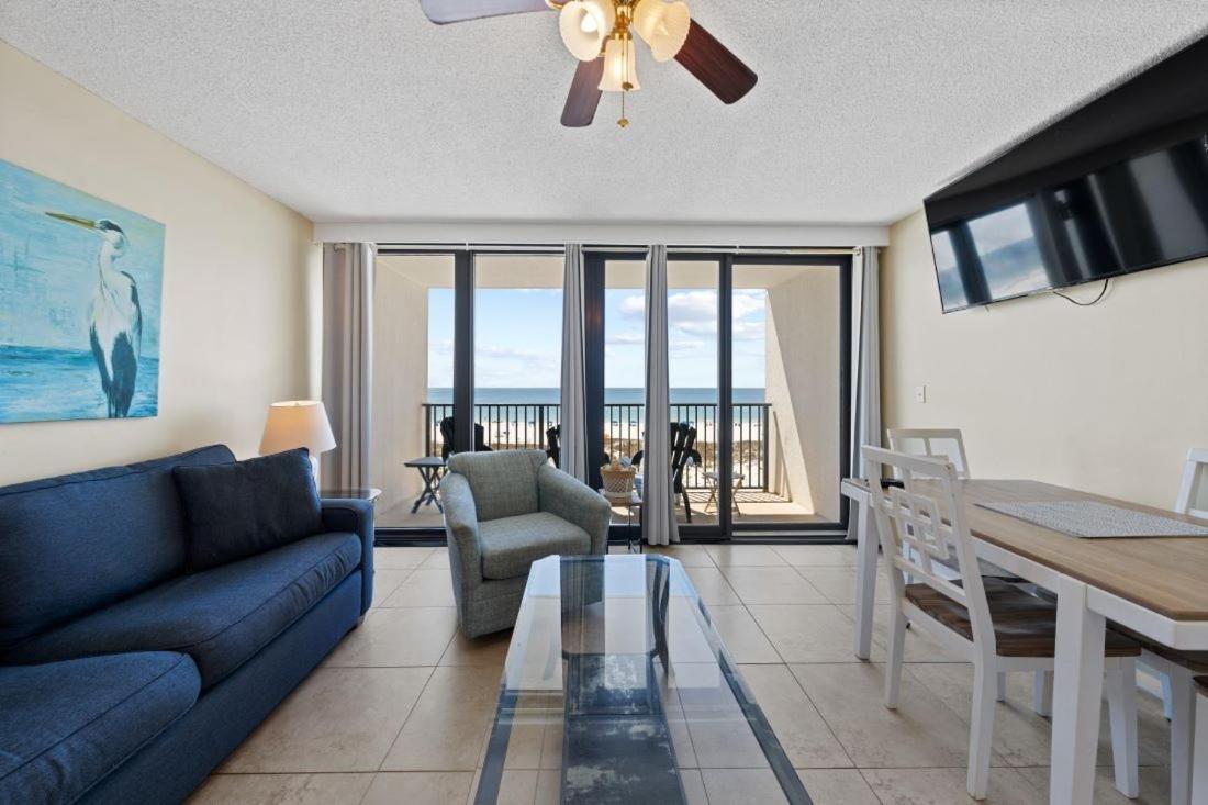 Island Winds 376 by Youngs Suncoast