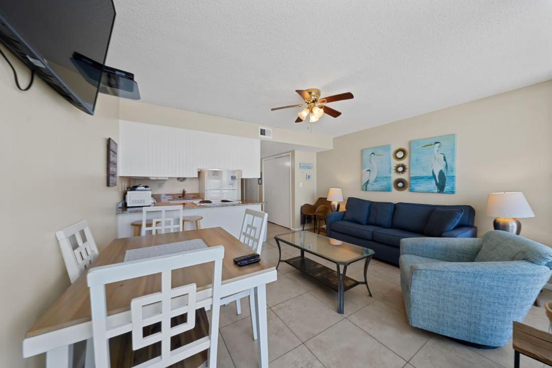 Island Winds 376 by Youngs Suncoast